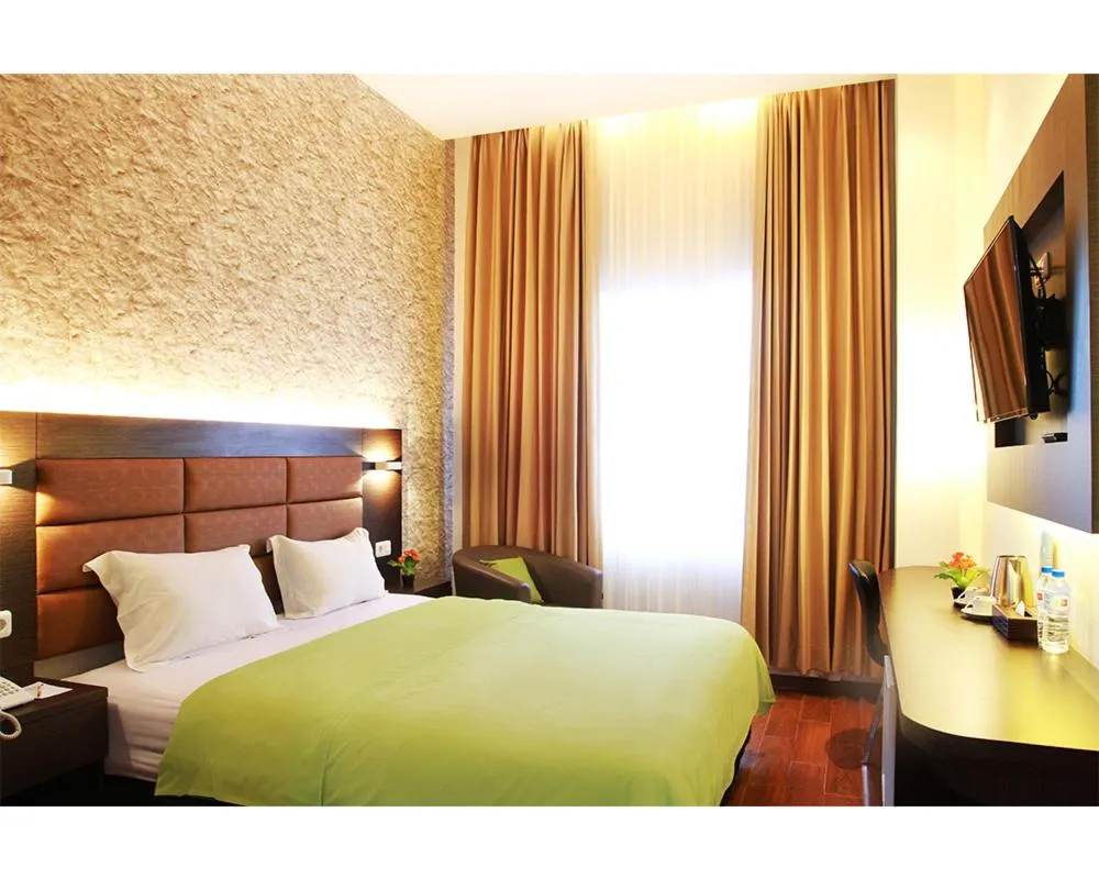 Bed in Emerald Hotel