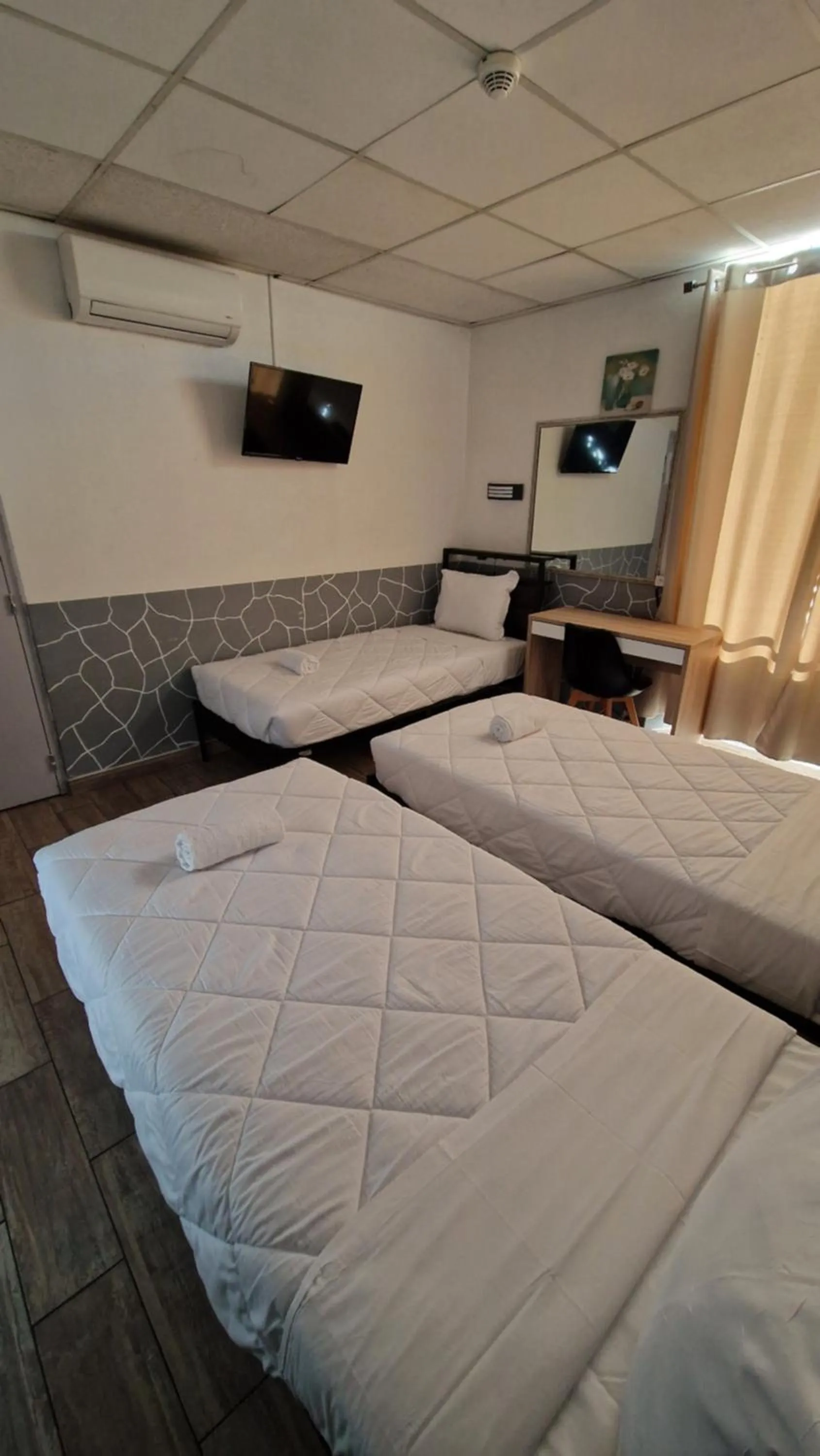 Photo of the whole room, Bed in Hôtel du Nord