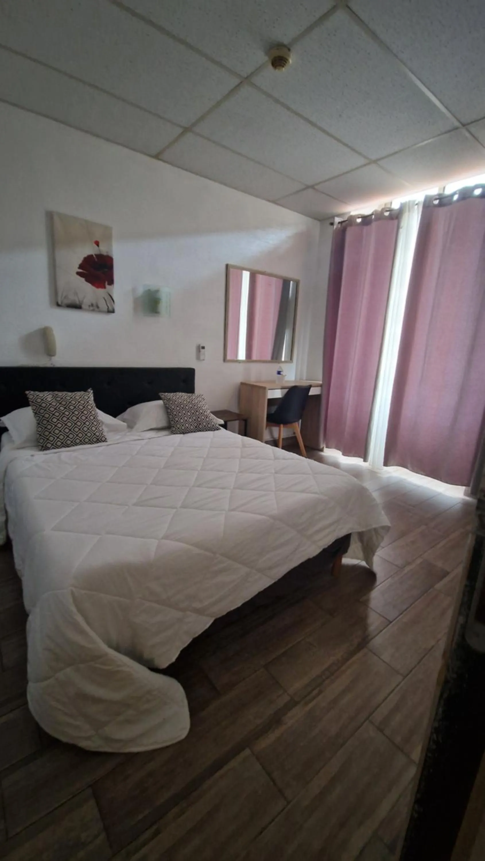 Bedroom, Bed in Hôtel du Nord