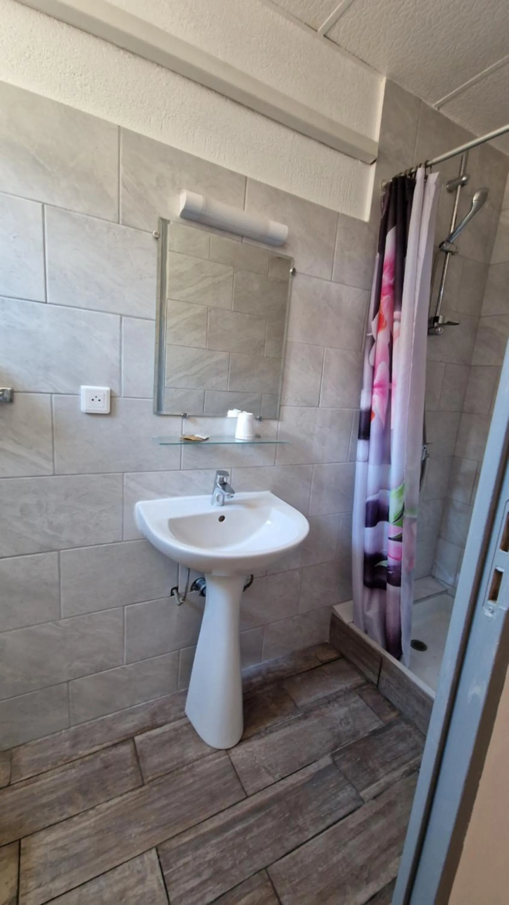 Bathroom in Hôtel du Nord