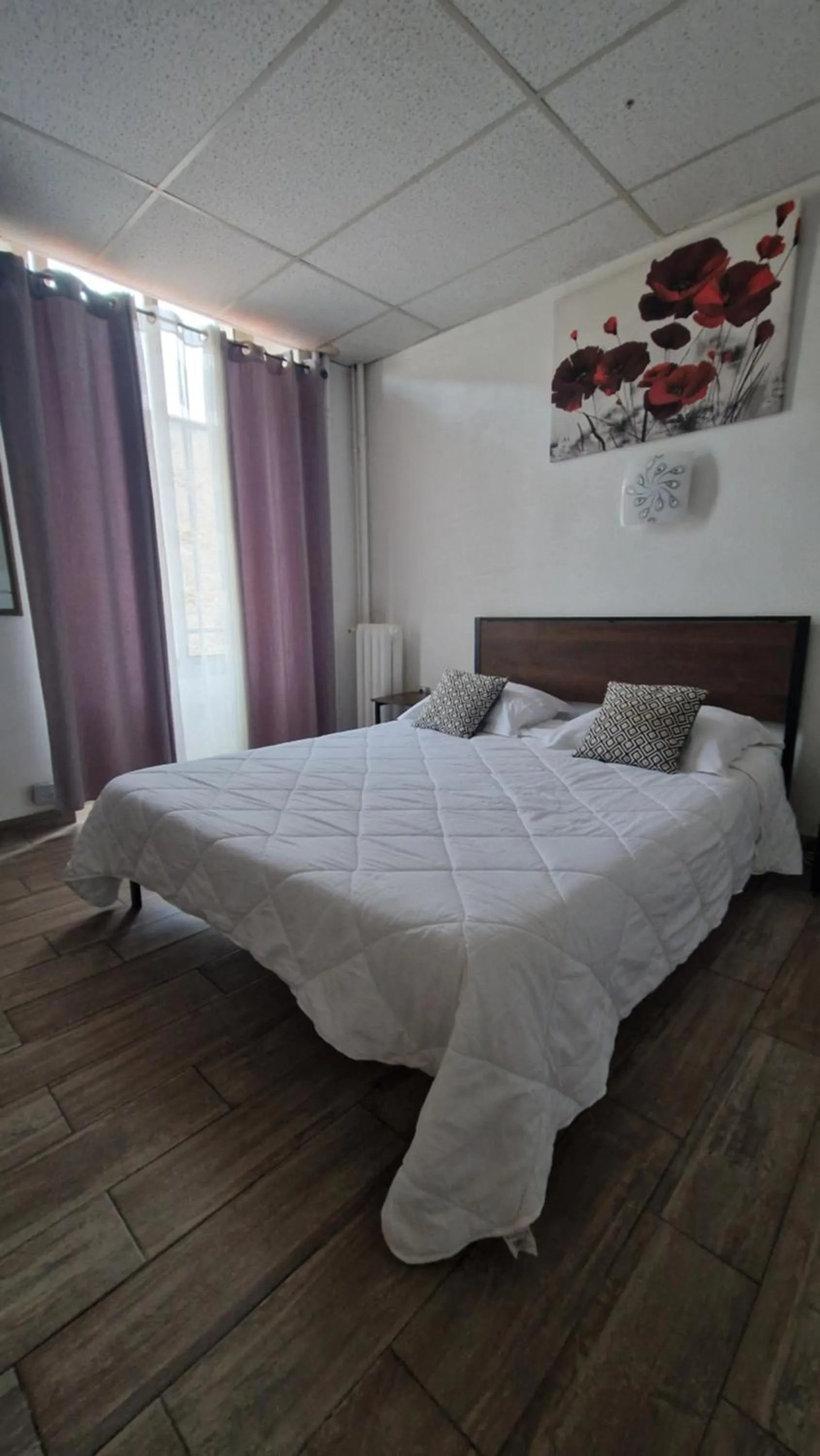 Bed in Hôtel du Nord