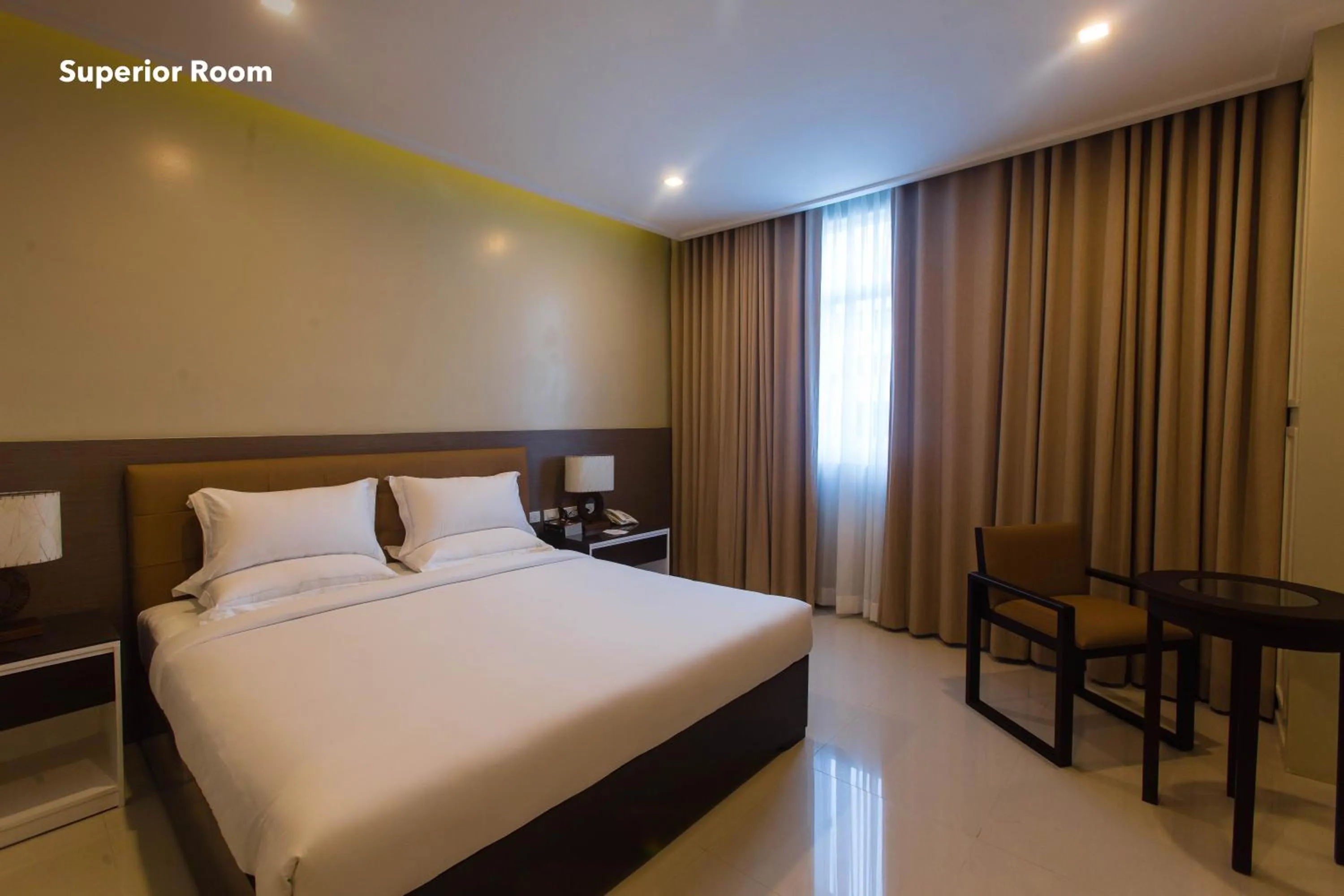 Bed in Iloilo Gateway Hotel and Suites