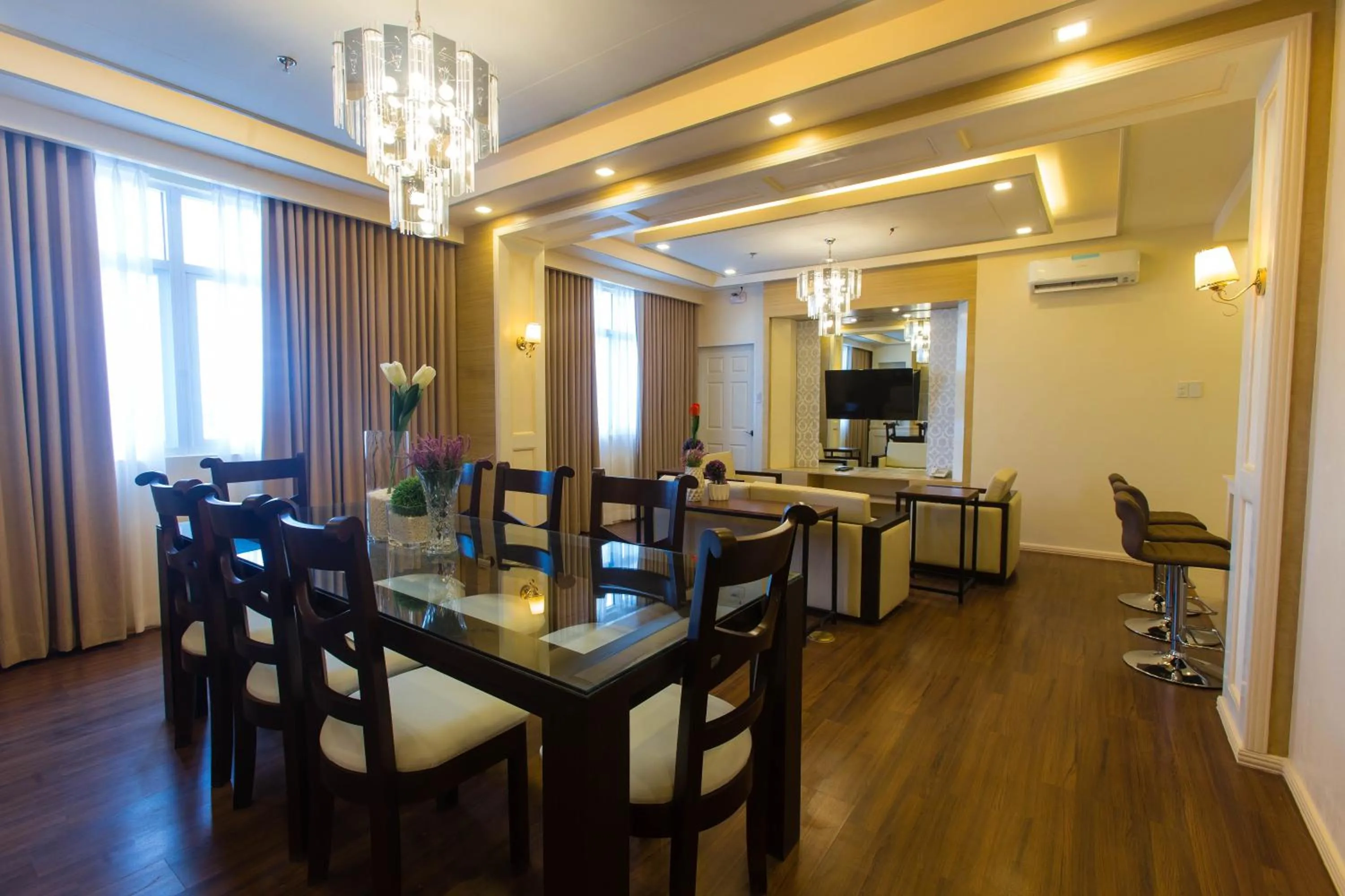 TV and multimedia in Iloilo Gateway Hotel and Suites