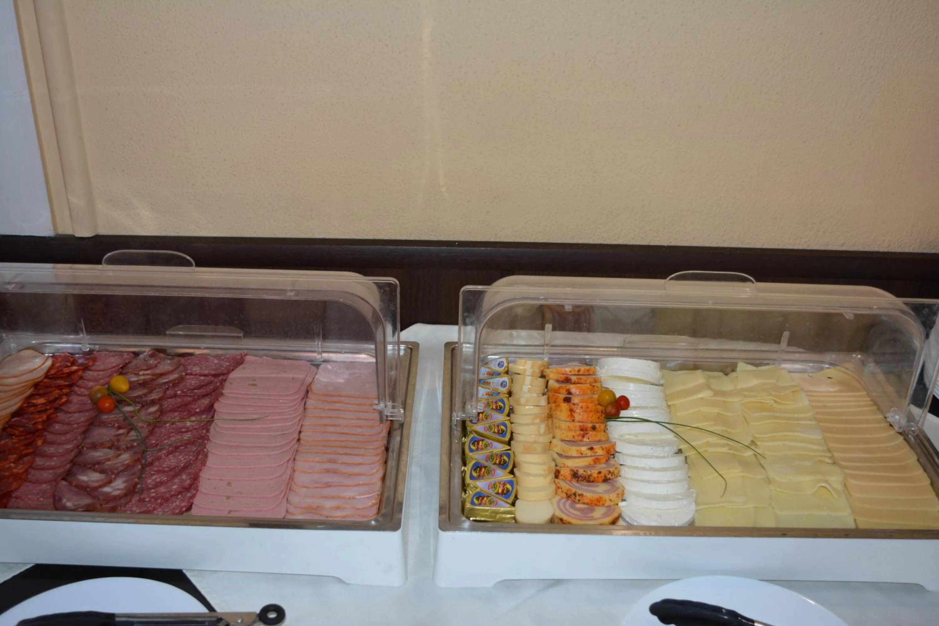 Food and drinks in Lotus Family Hotel - Free Parking