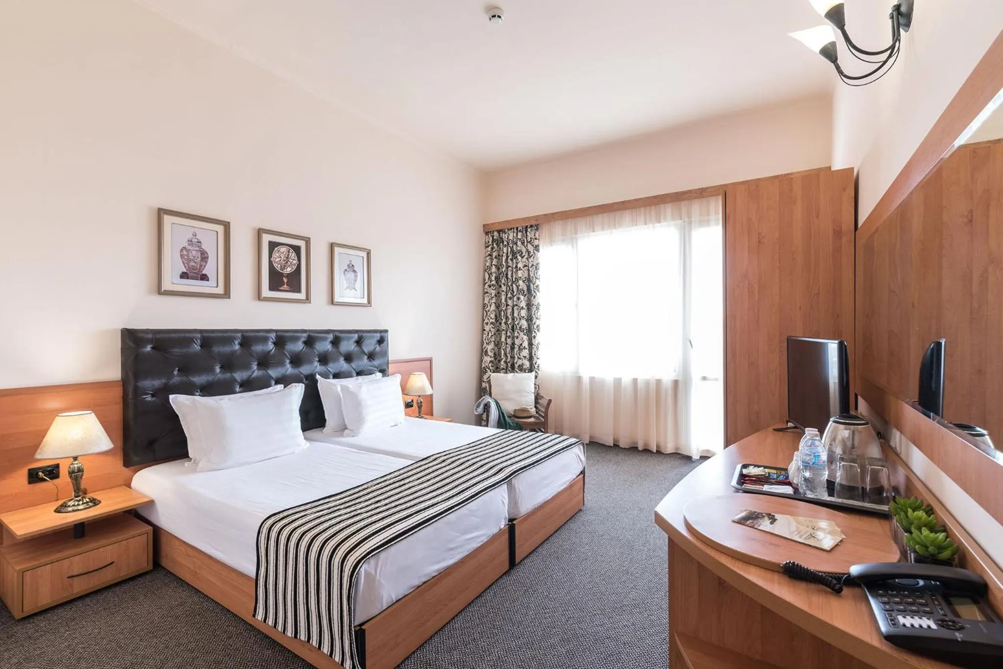 Bed in Lotus Family Hotel - Free Parking