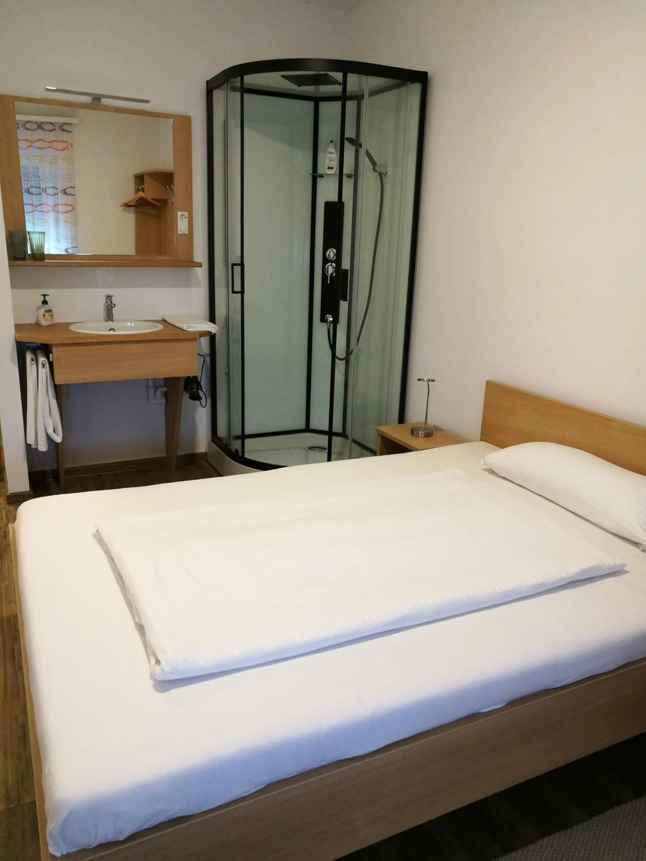 Bed in Dorf-Zimmer Mirth