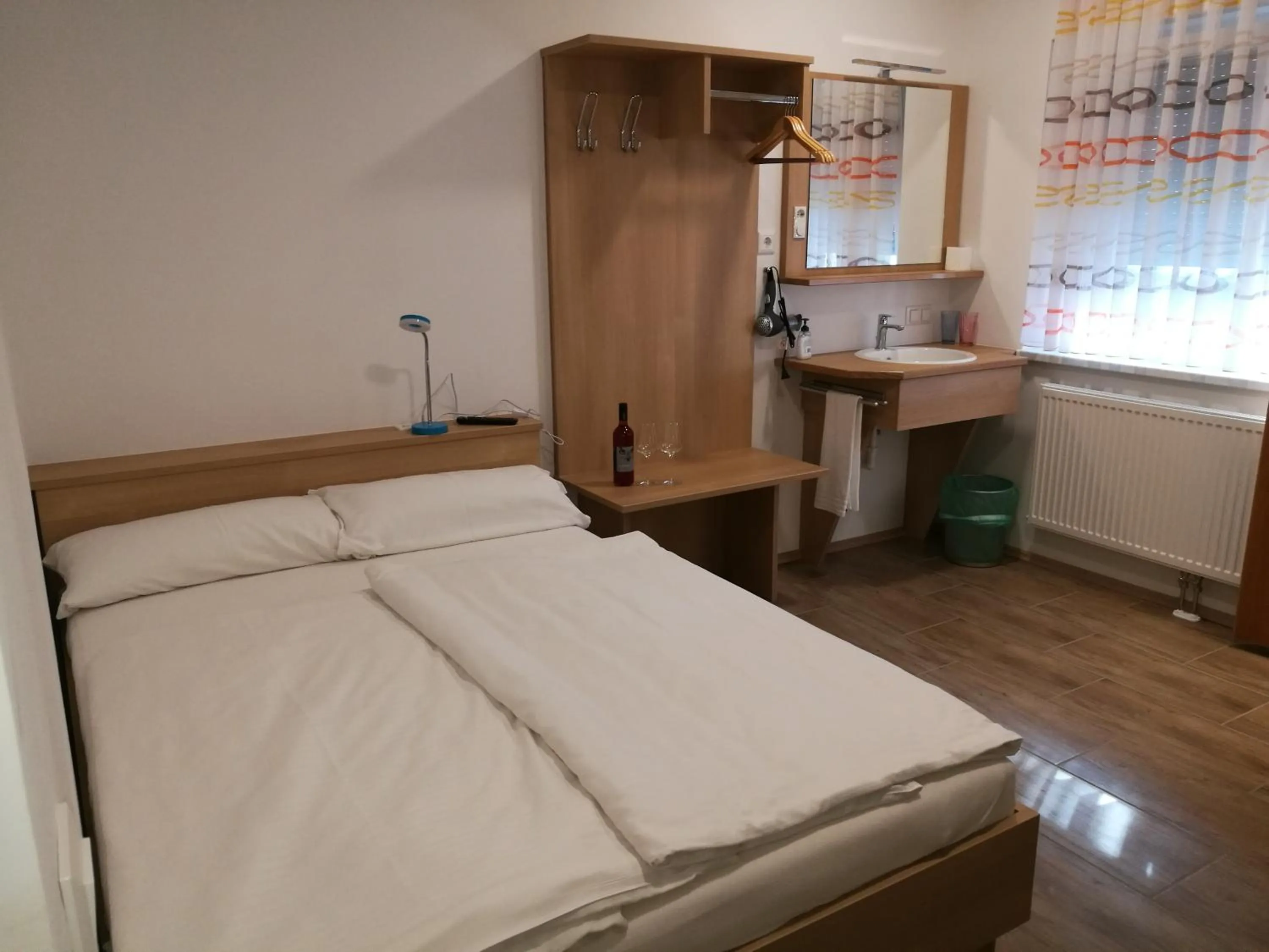 Bed in Dorf-Zimmer Mirth