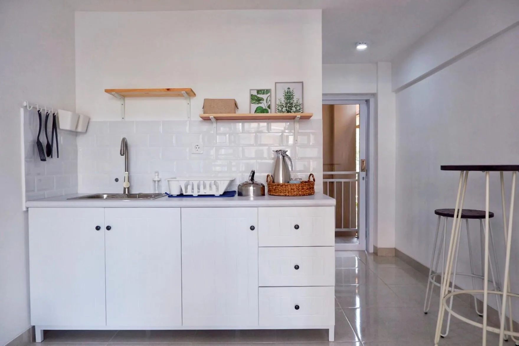 Kitchen or kitchenette in The Sloth Bali