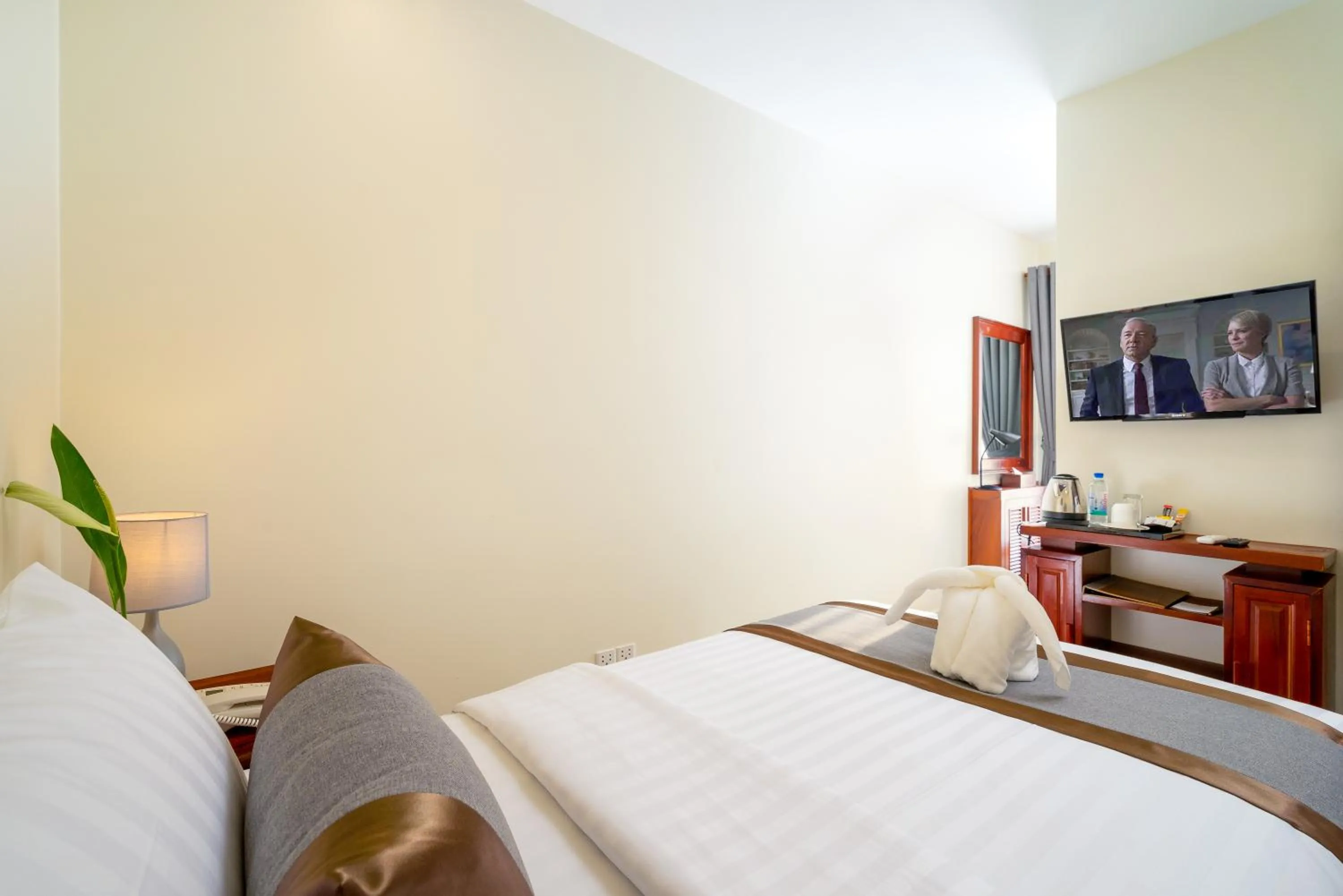 Bed in Mony Reach Angkor Hotel