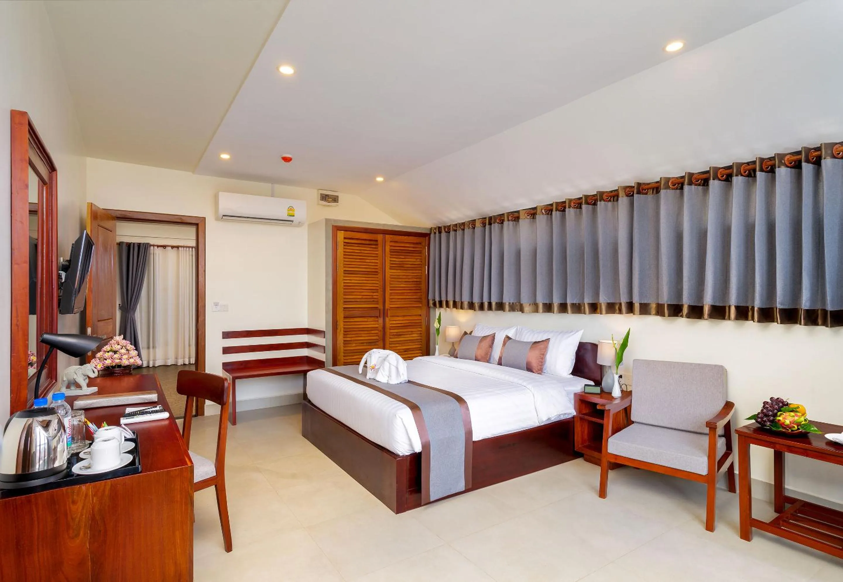 Bedroom, Bed in Mony Reach Angkor Hotel