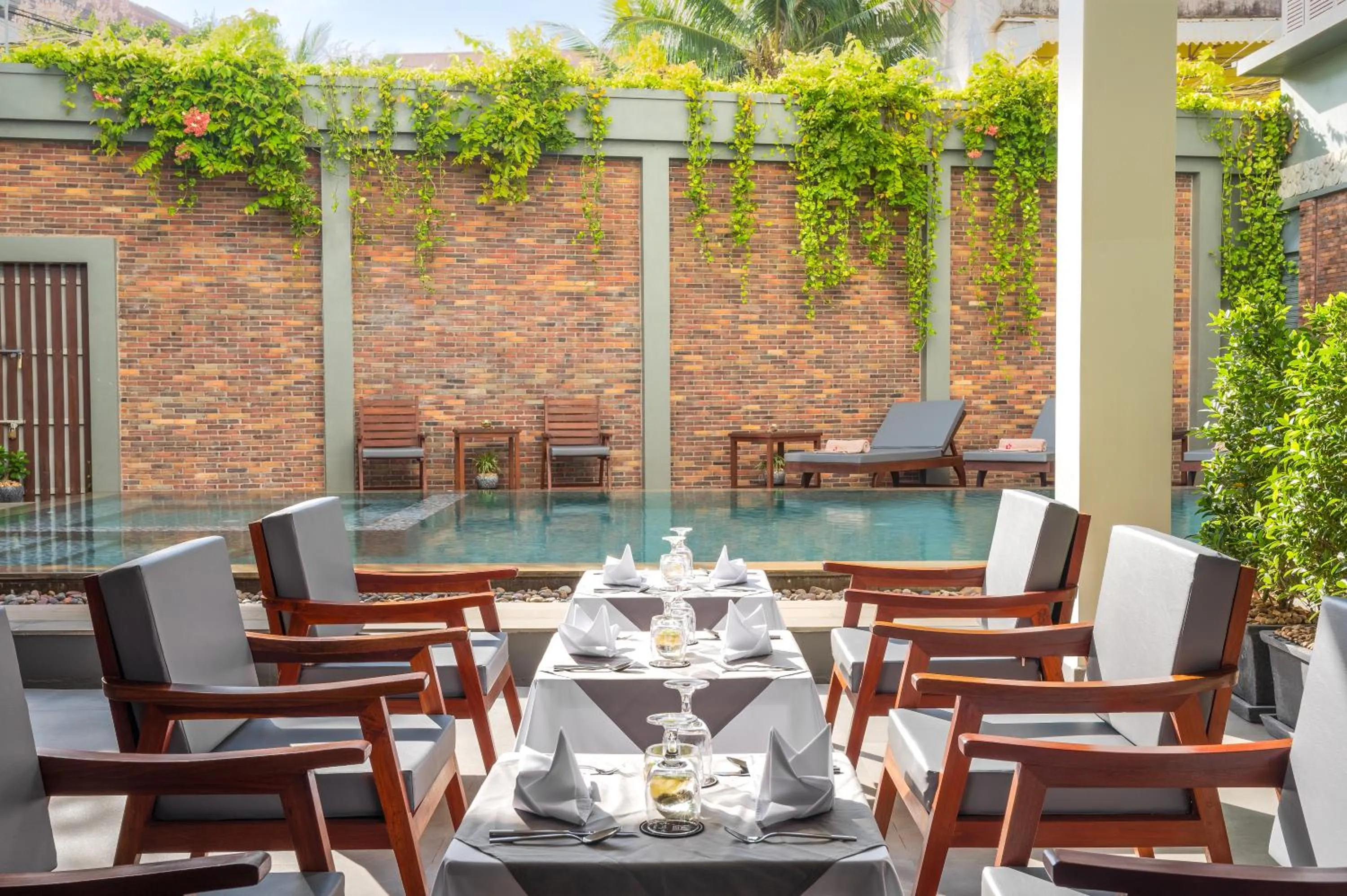 Dining area in Mony Reach Angkor Hotel