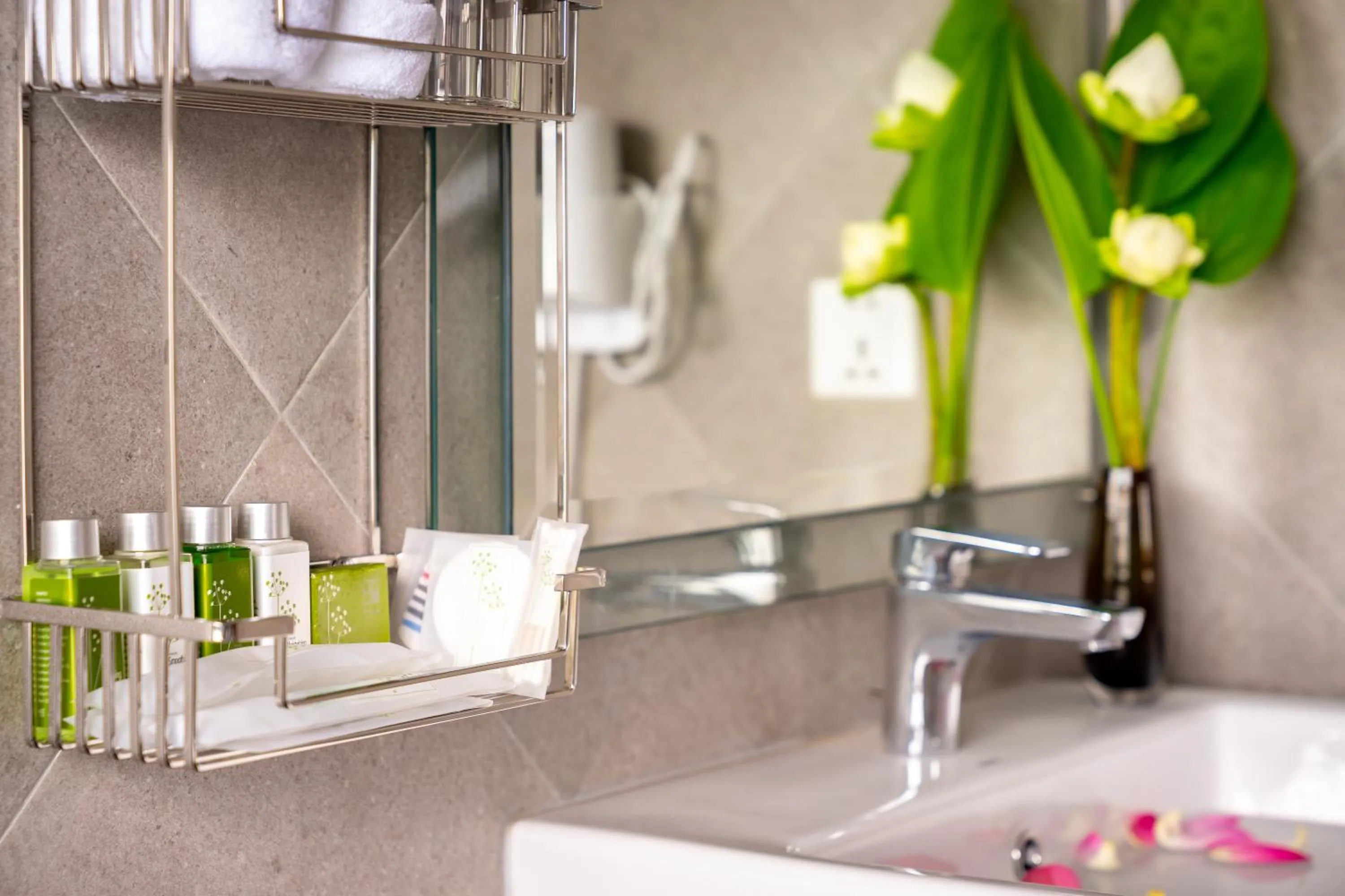 Shower in Mony Reach Angkor Hotel