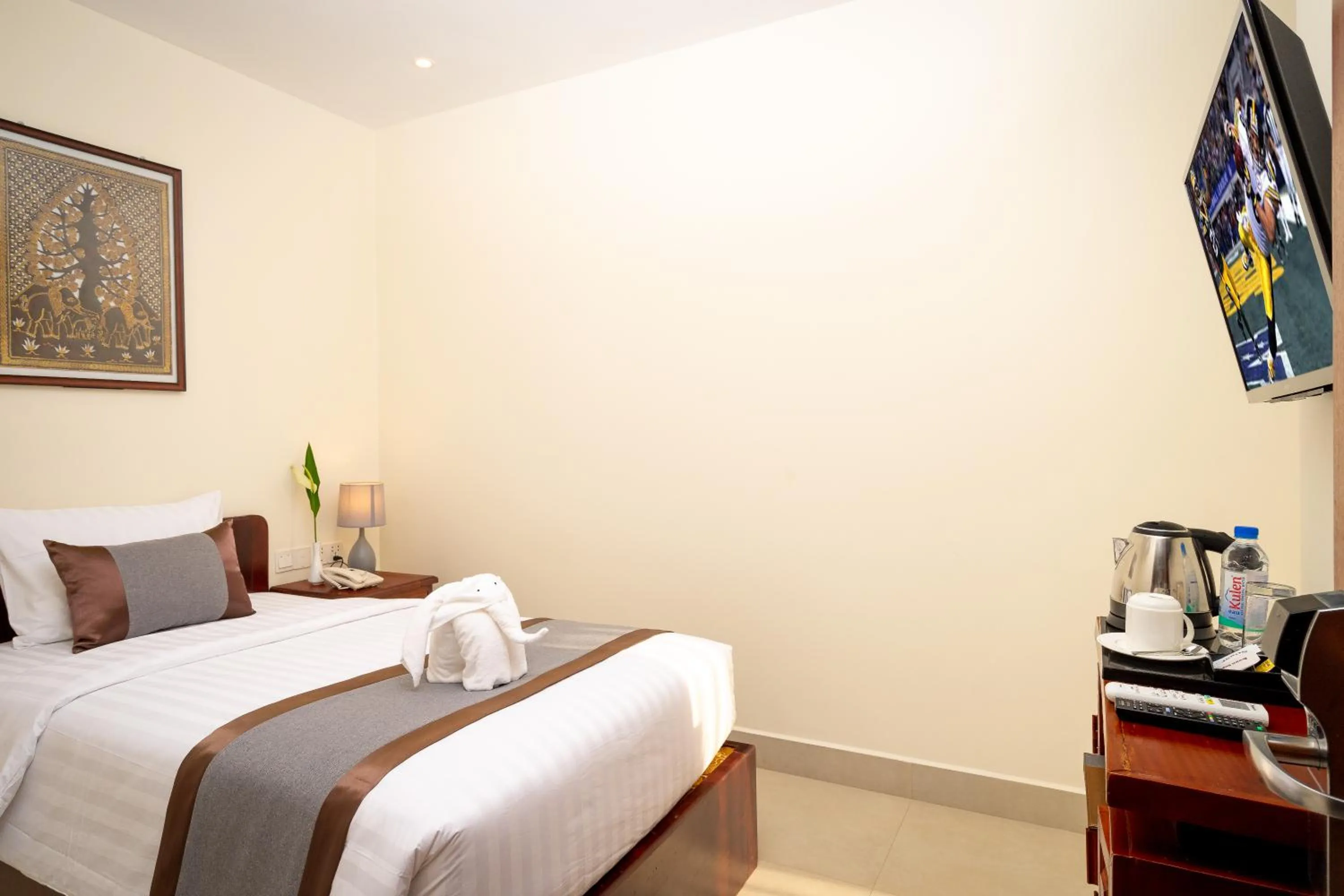 Bed in Mony Reach Angkor Hotel