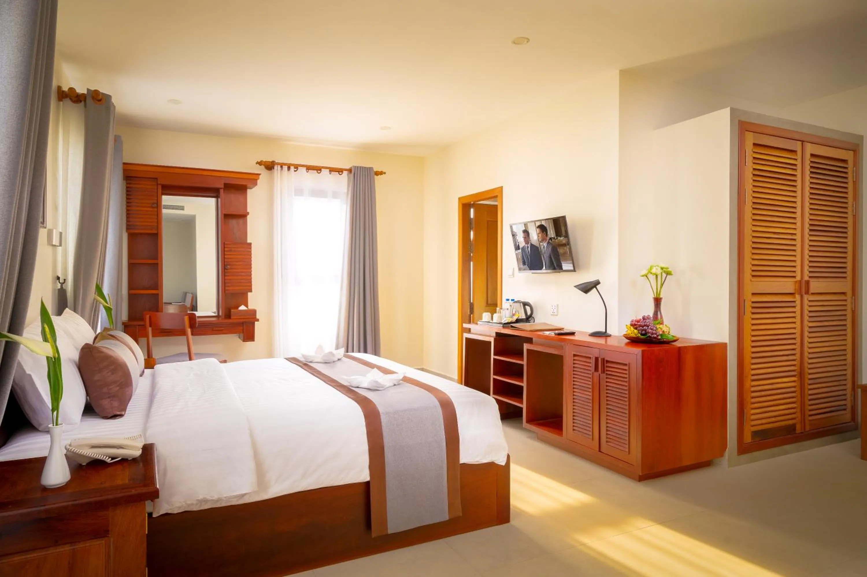 Photo of the whole room, Bed in Mony Reach Angkor Hotel