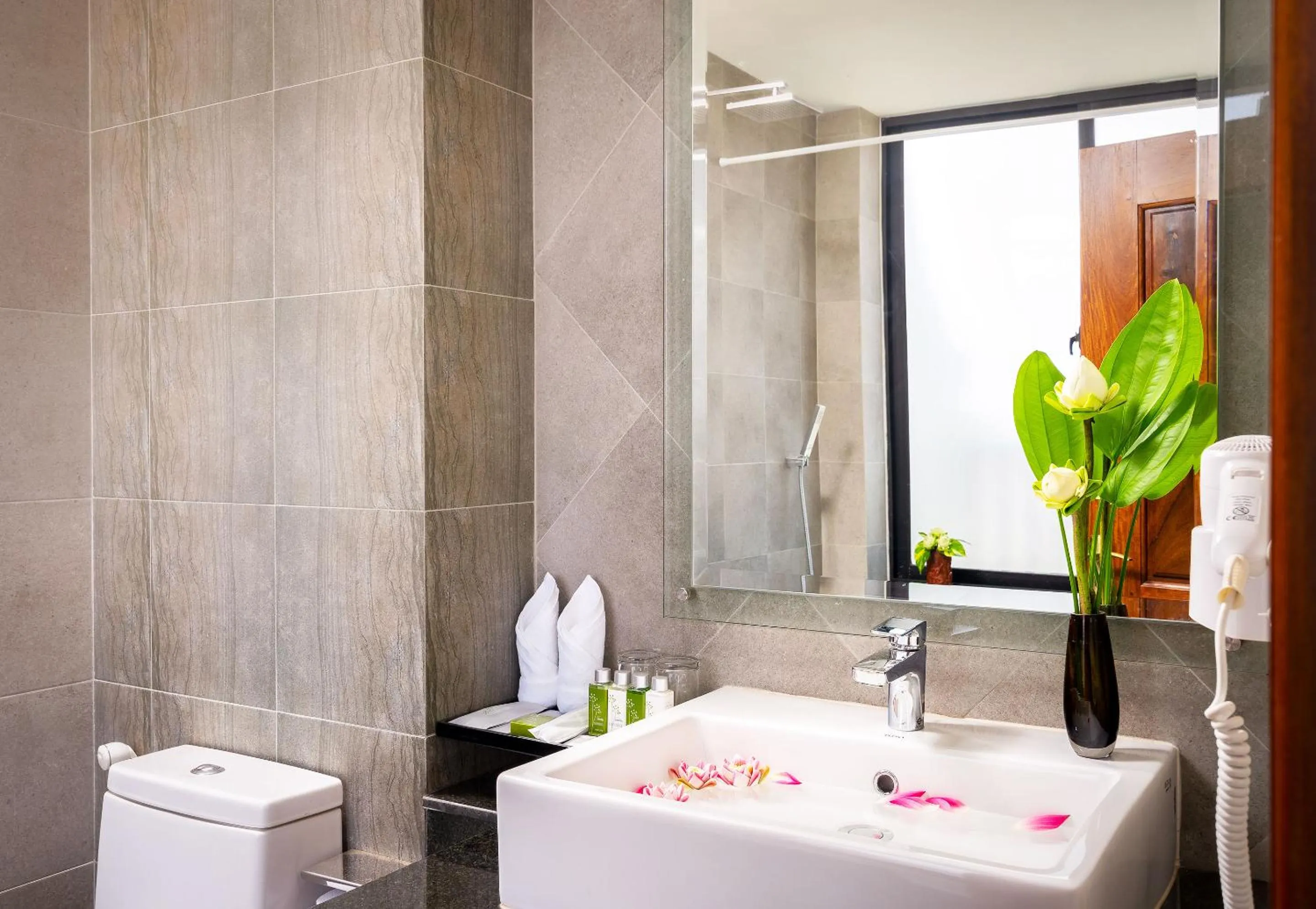Bathroom in Mony Reach Angkor Hotel