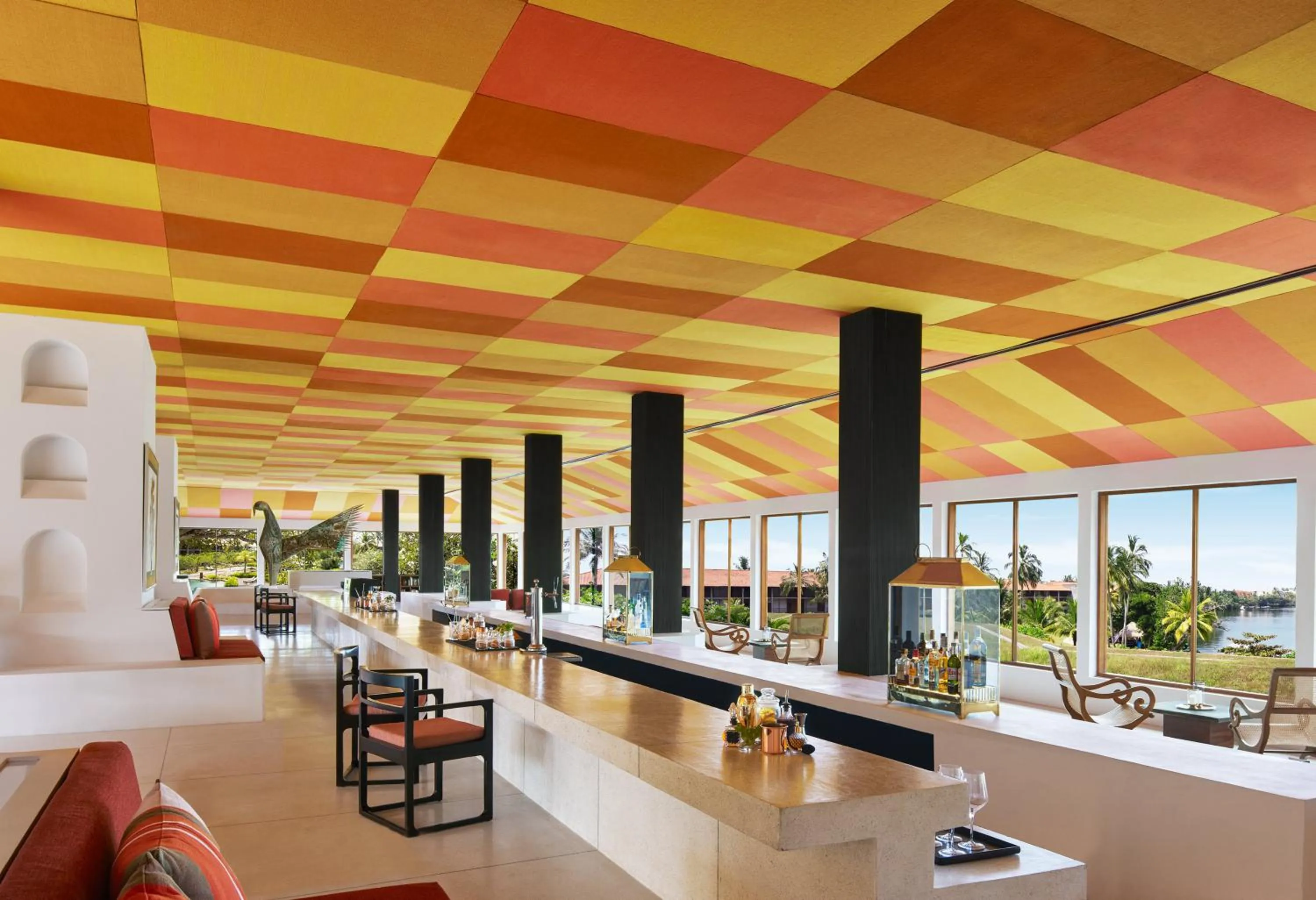 Lounge or bar in Cinnamon Bentota Beach - Signature Selection