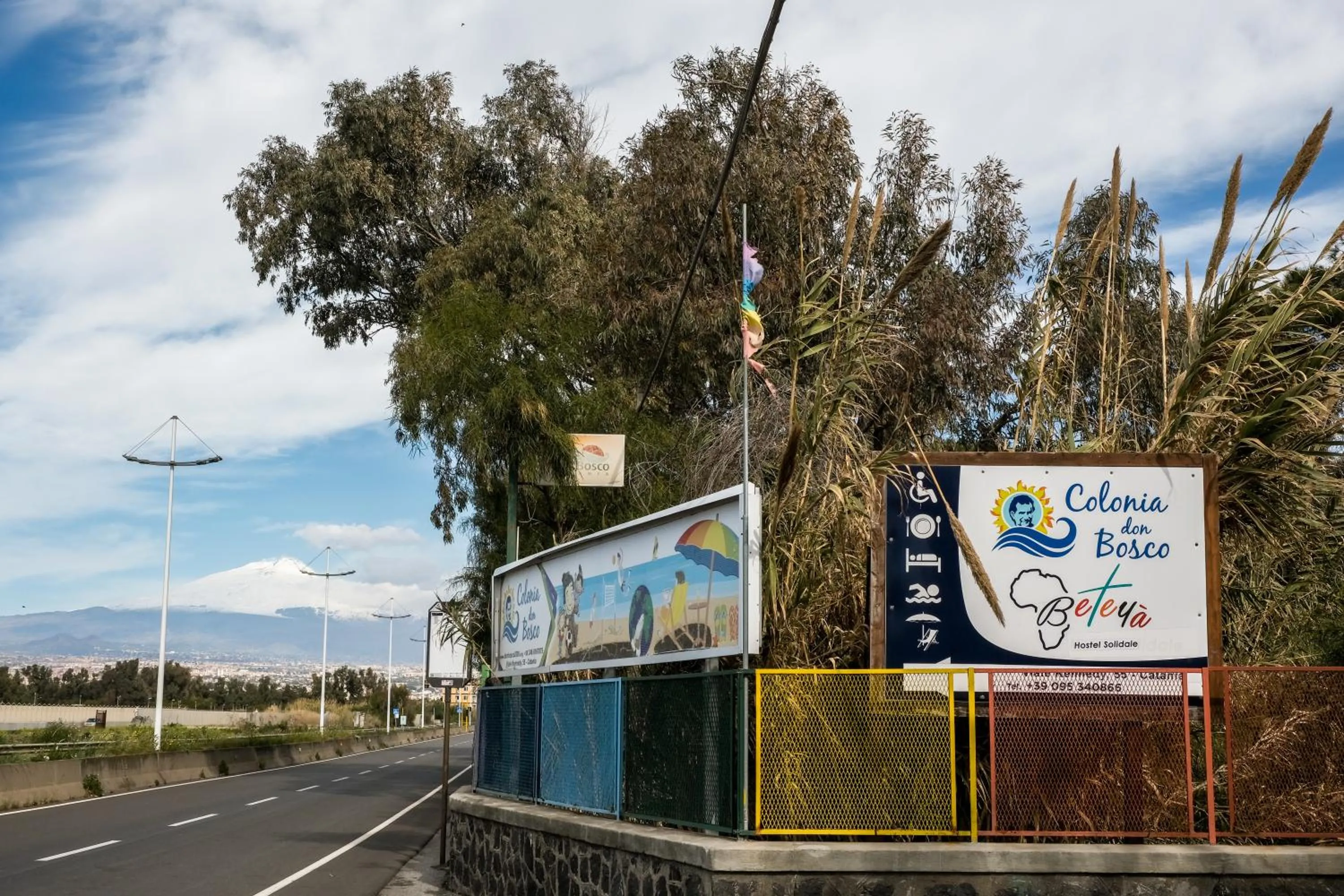 Facade/entrance in Beteyà Hostel Don Bosco