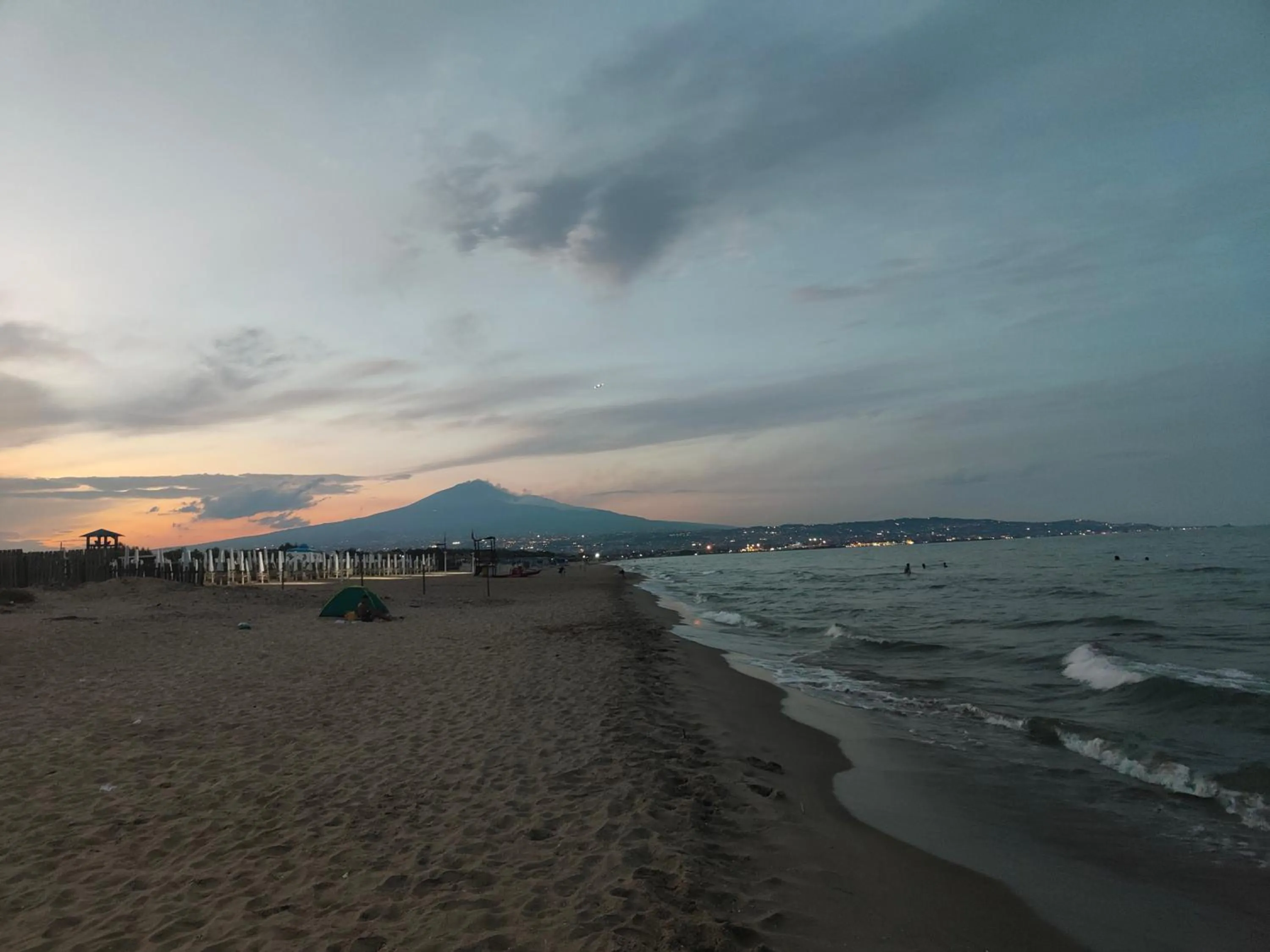 Beach in Beteyà Hostel Don Bosco