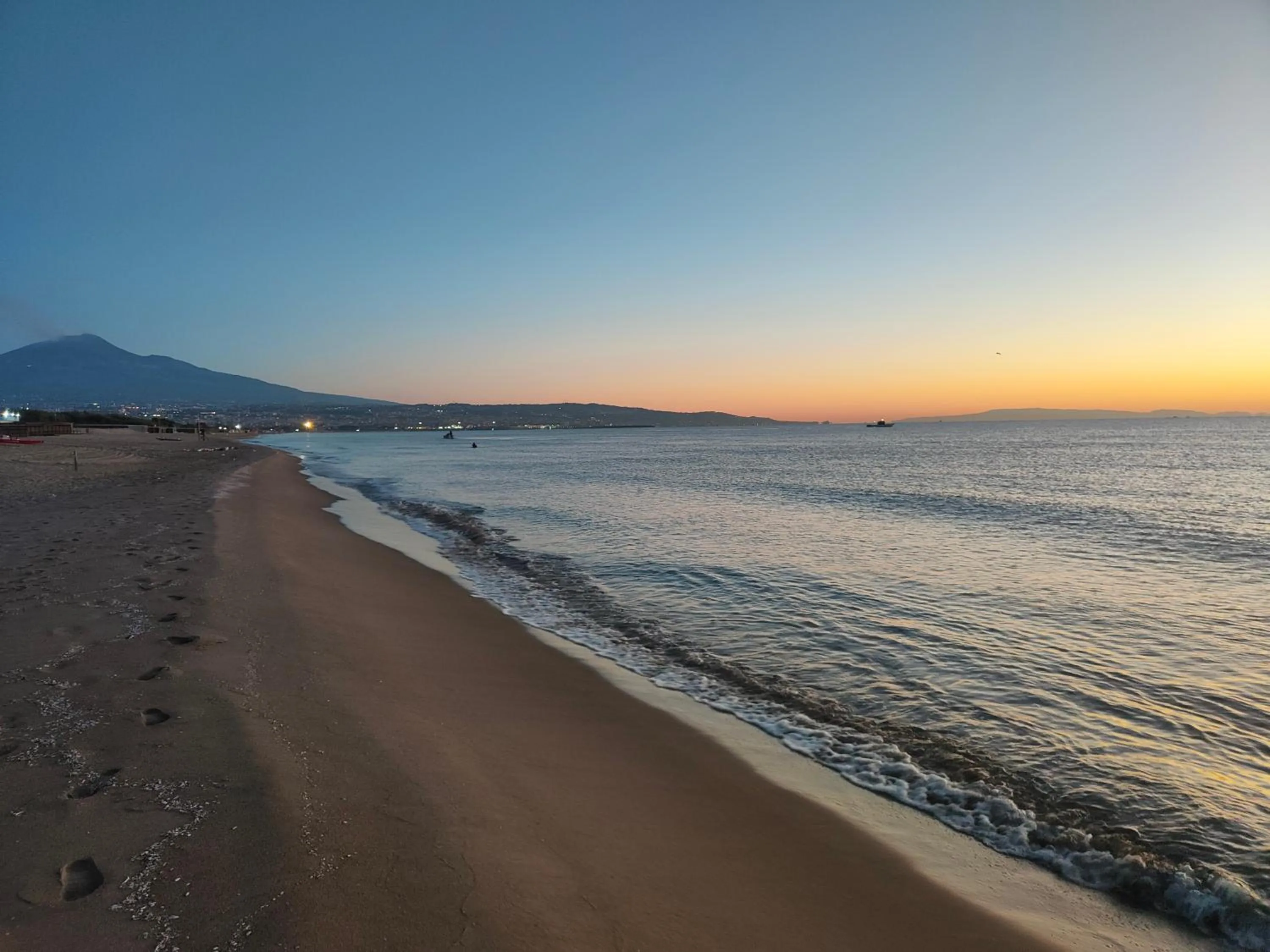 Beach in Beteyà Hostel Don Bosco