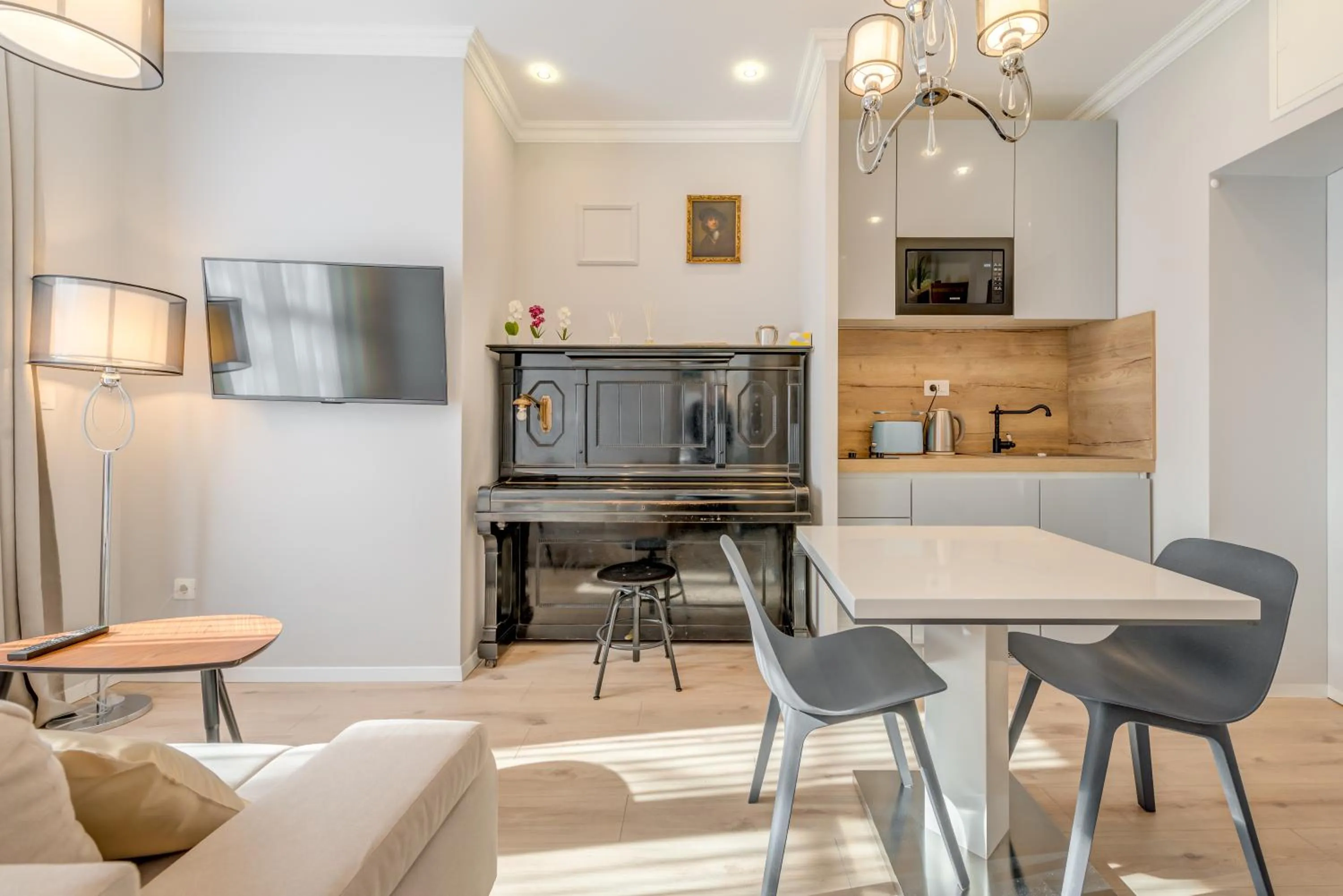 Kitchen or kitchenette in Piano Suites