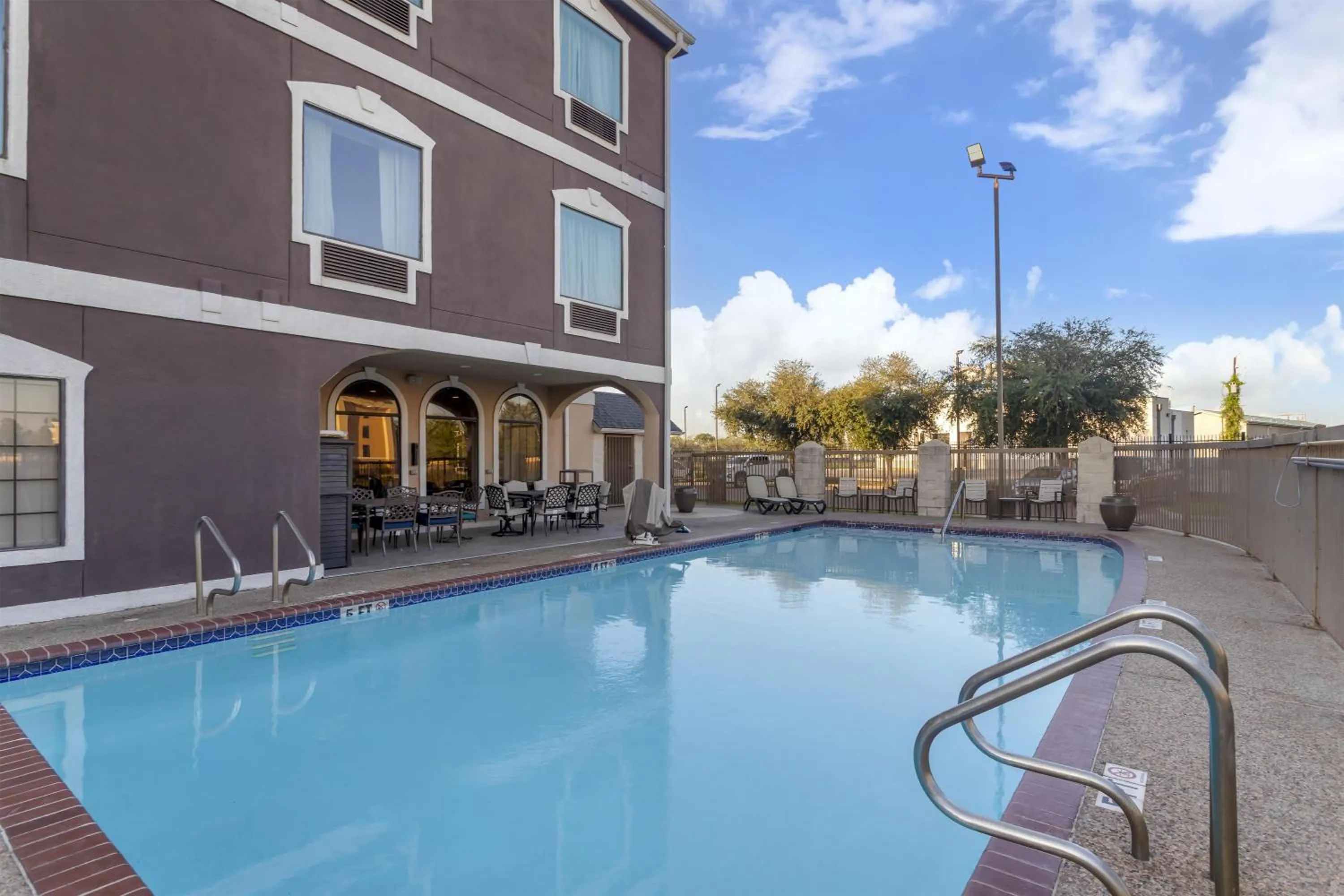 Pool view in Best Western Plus Heritage Inn & Suites Houston