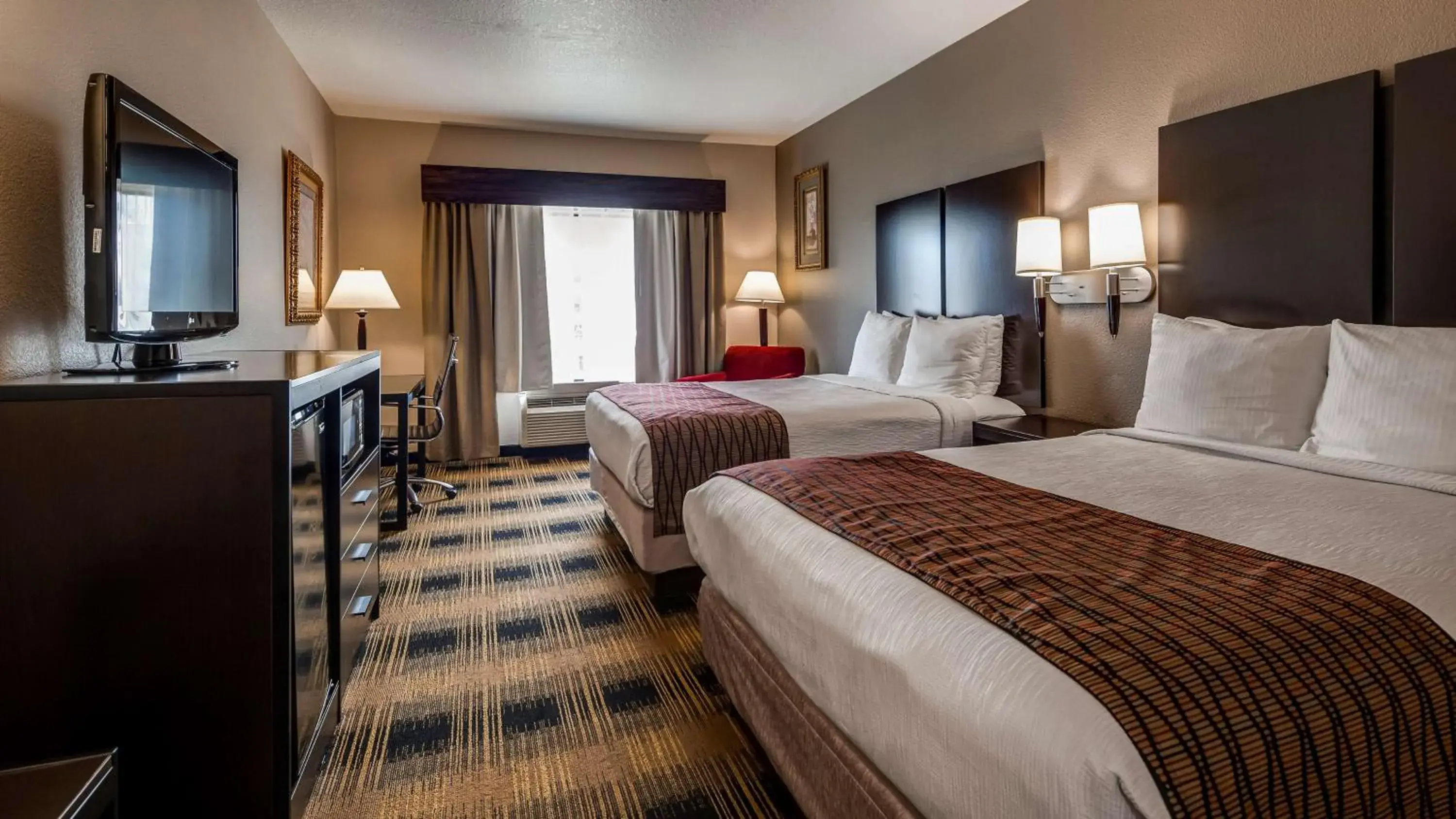 Queen Room with Two Queen Beds in Best Western Plus Heritage Inn & Suites Houston East Queen Room with Two Queen Beds in Best Western Plus Heritage Inn & Suites Houston East