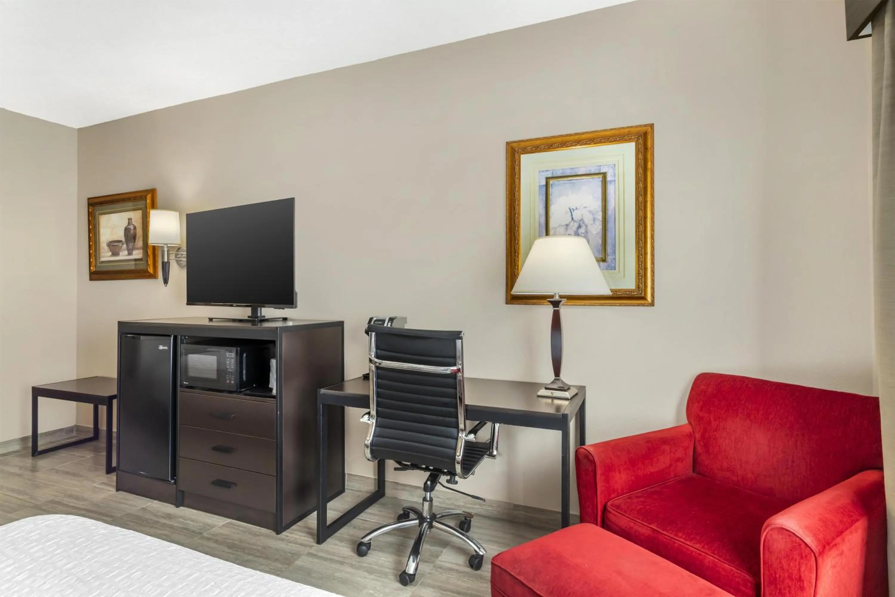 Bedroom in Best Western Plus Heritage Inn & Suites Houston