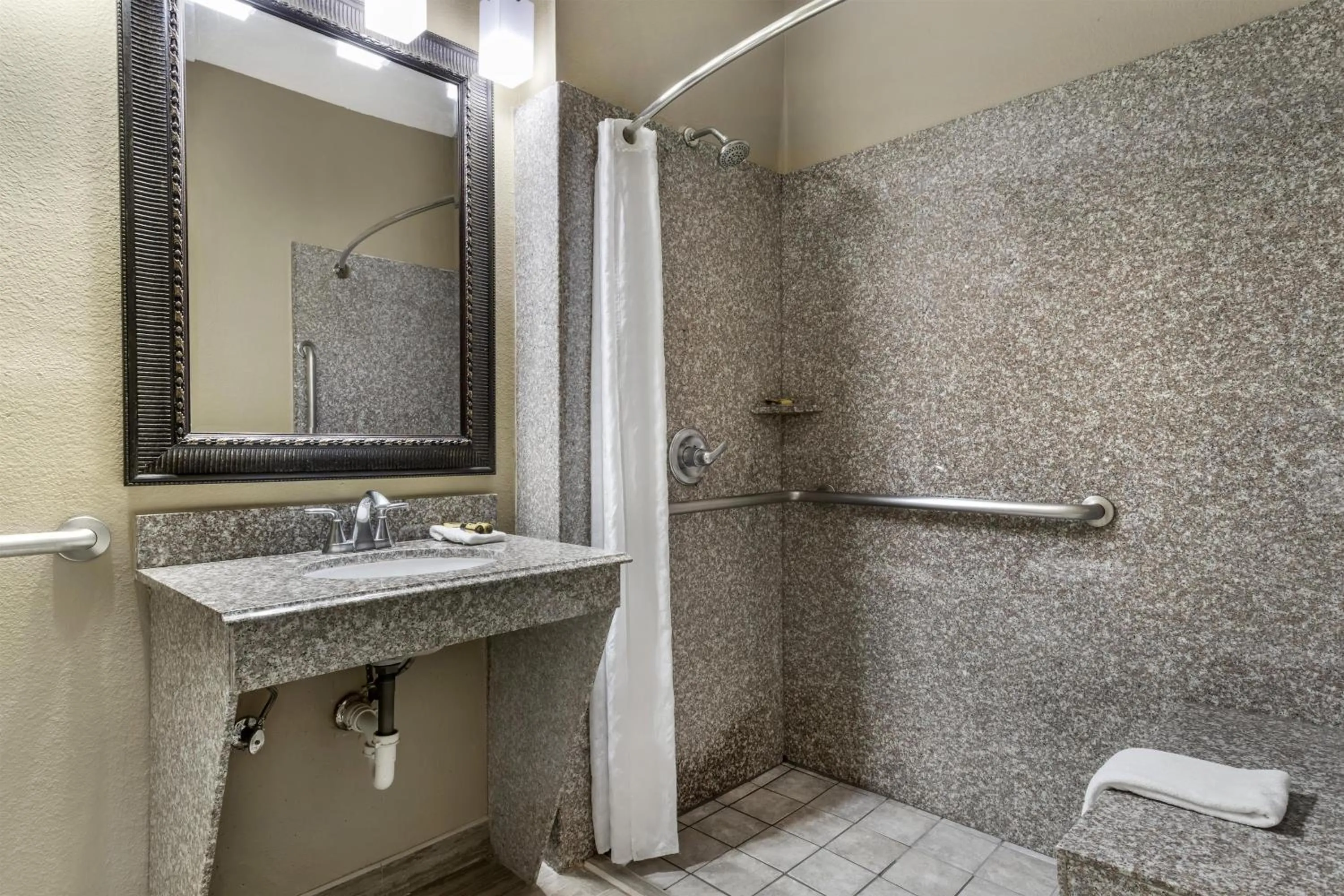 Bathroom in Best Western Plus Heritage Inn & Suites Houston