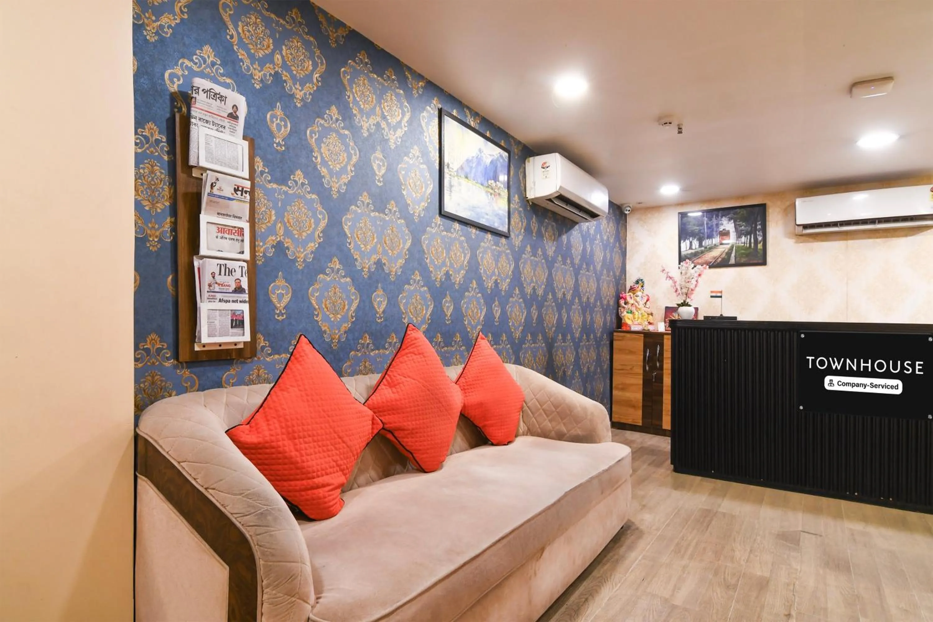 Lobby or reception in Super Townhouse VIP Road Formerly The Sky