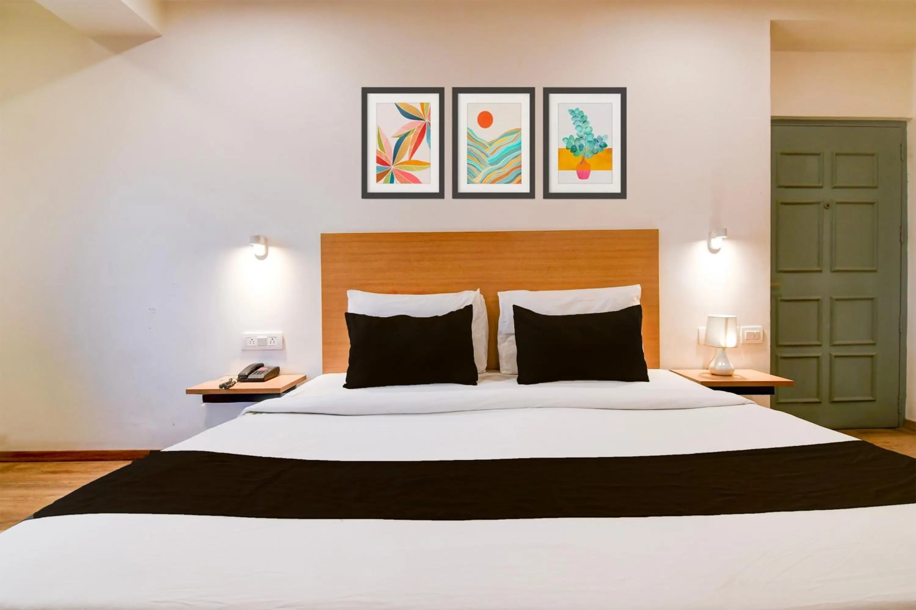 Bedroom, Bed in Super Townhouse VIP Road Formerly The Sky