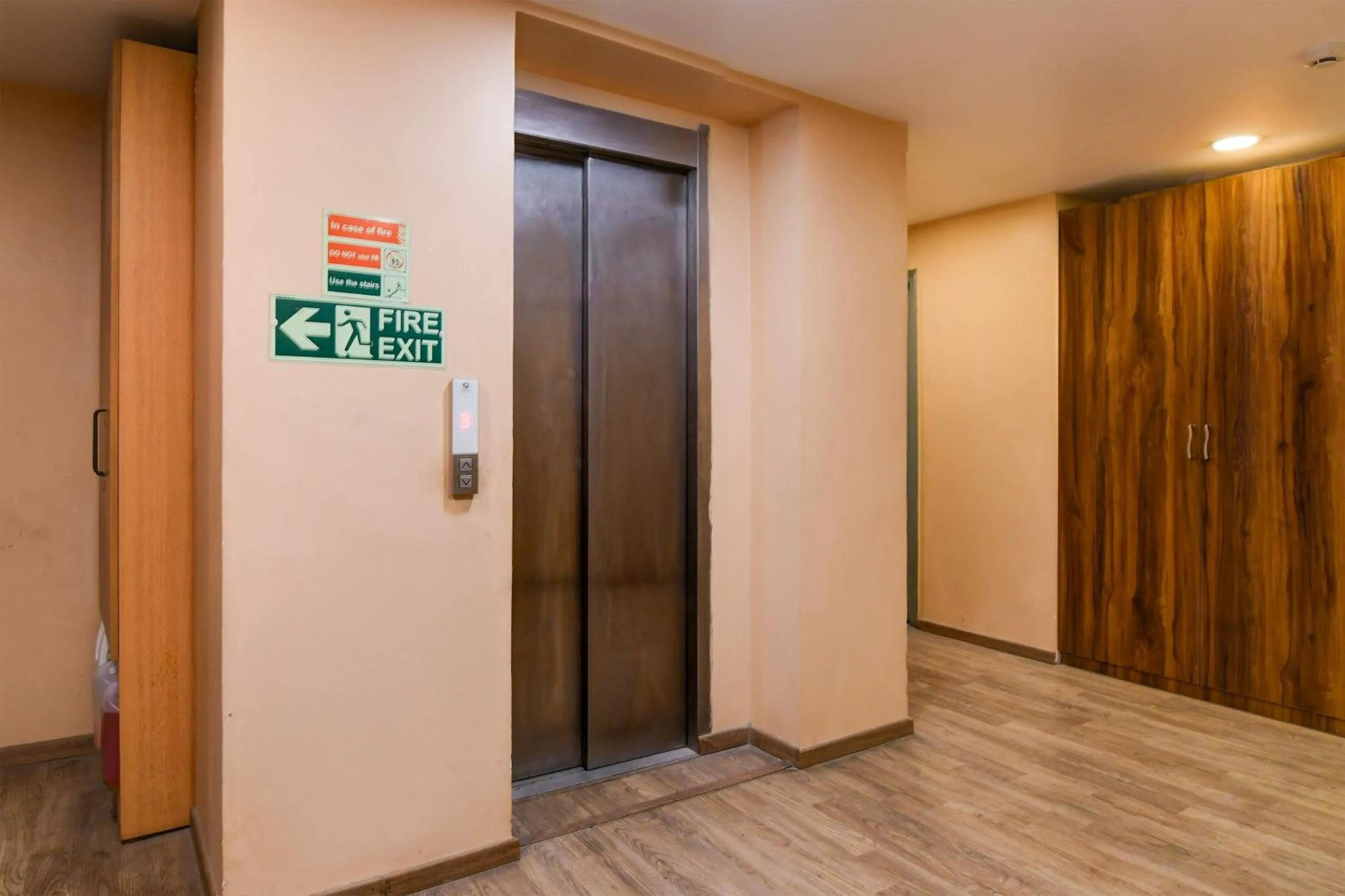 Lobby or reception in Super Townhouse VIP Road Formerly The Sky