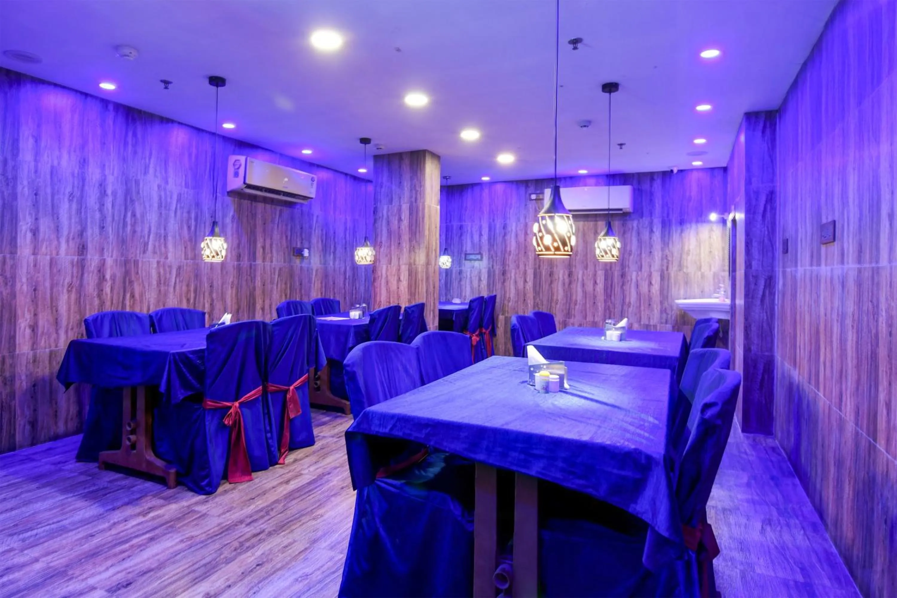 Restaurant/places to eat in Super Townhouse VIP Road Formerly The Sky