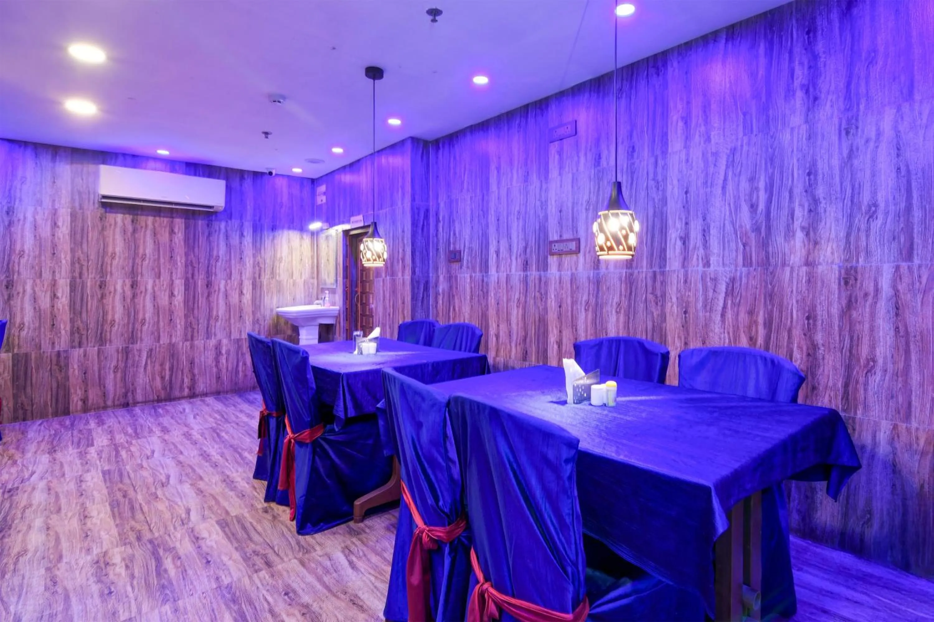 Restaurant/places to eat in Super Townhouse VIP Road Formerly The Sky