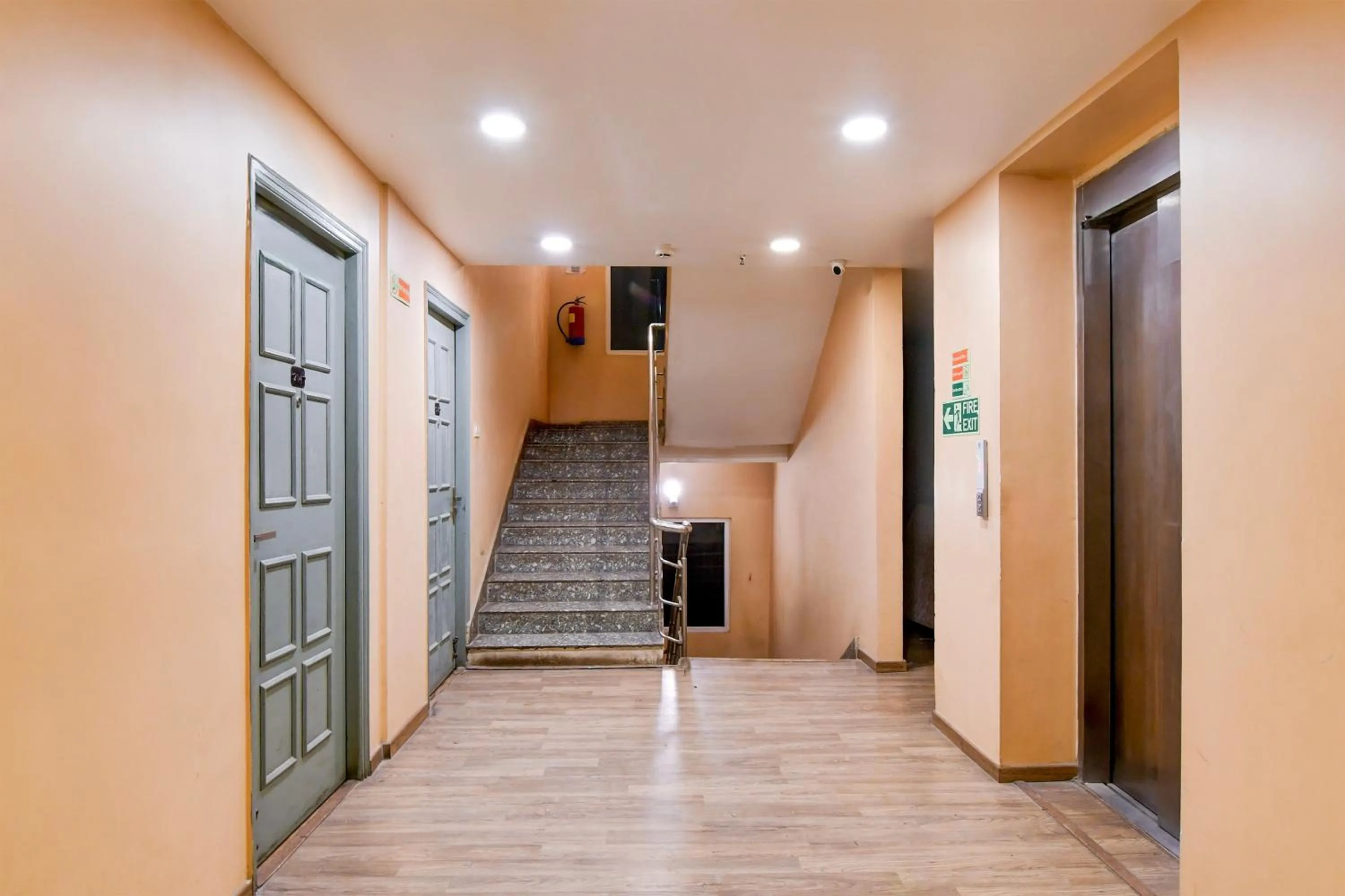 Lobby or reception in Super Townhouse VIP Road Formerly The Sky