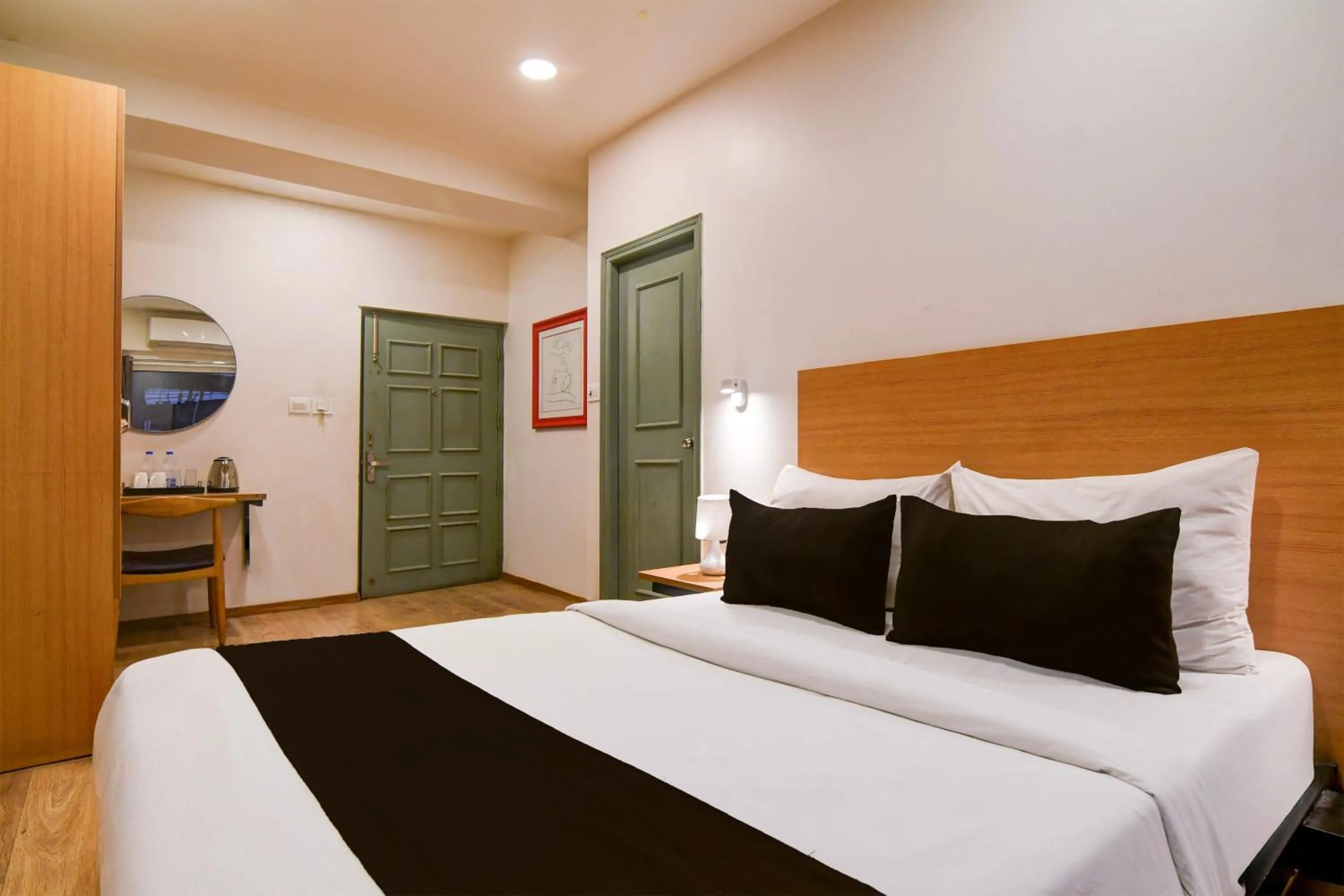 Bedroom, Bed in Super Townhouse VIP Road Formerly The Sky