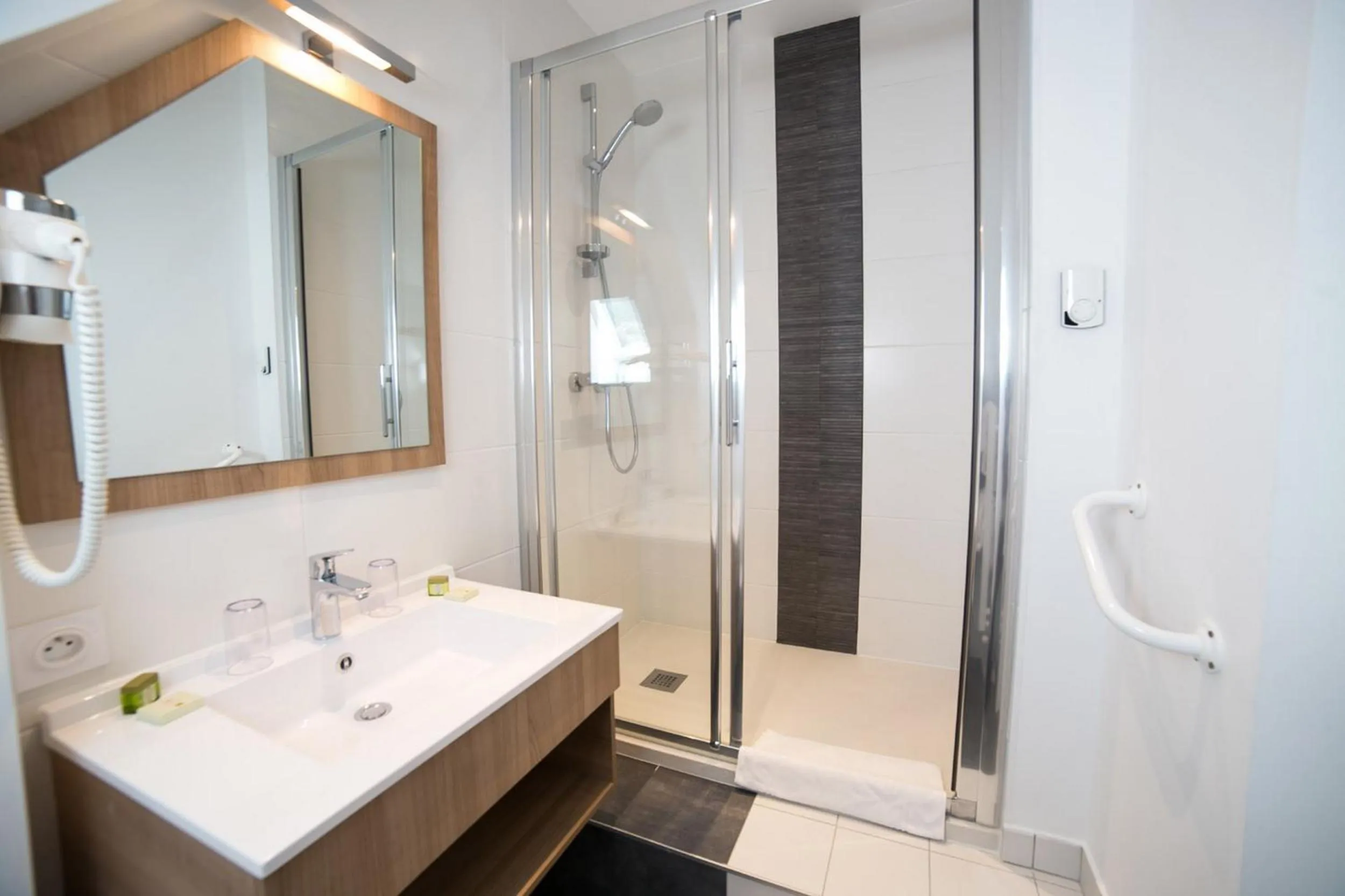 Shower in Hôtel An Ti Gwenn