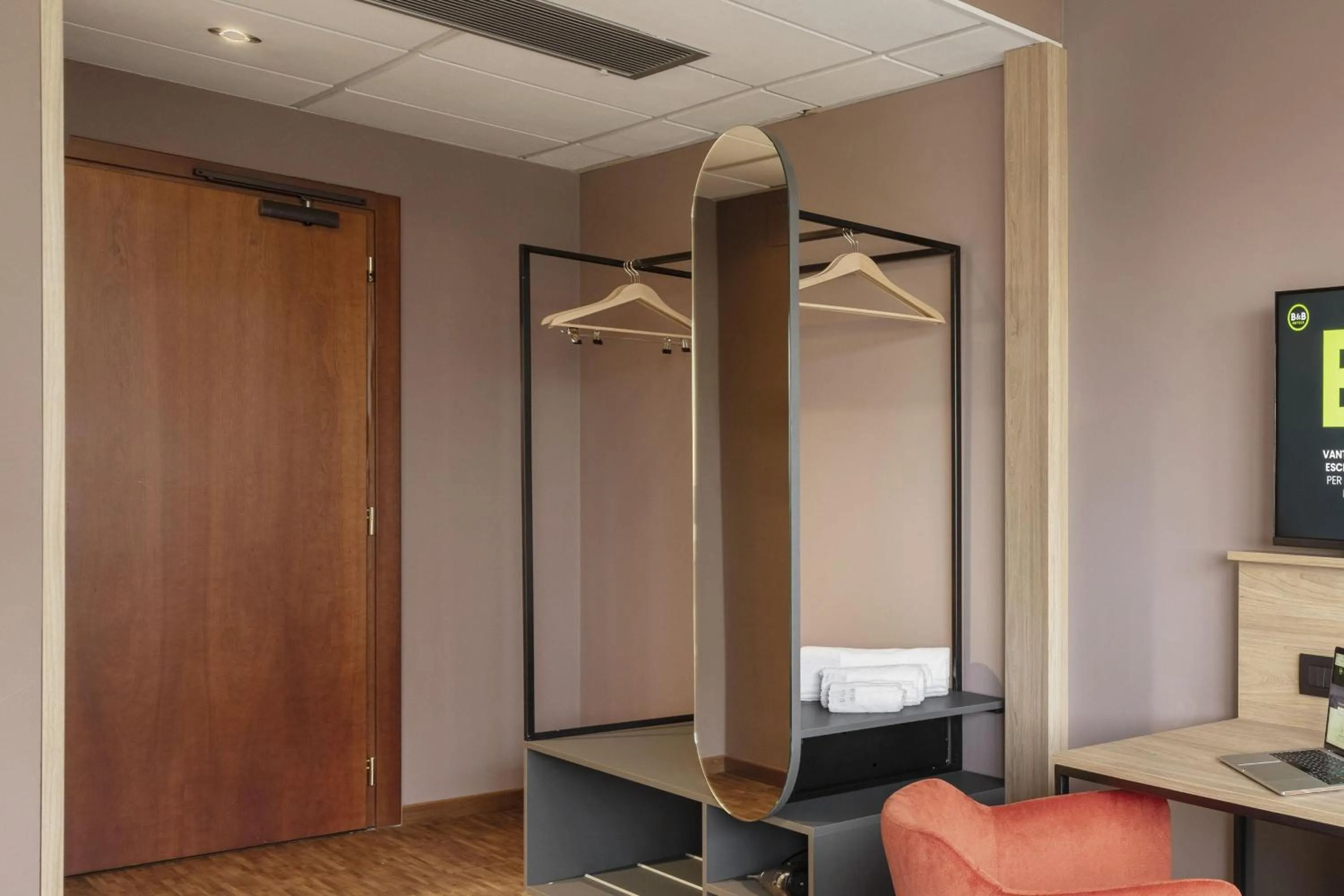 Photo of the whole room in B&B HOTEL Cuneo Cristal