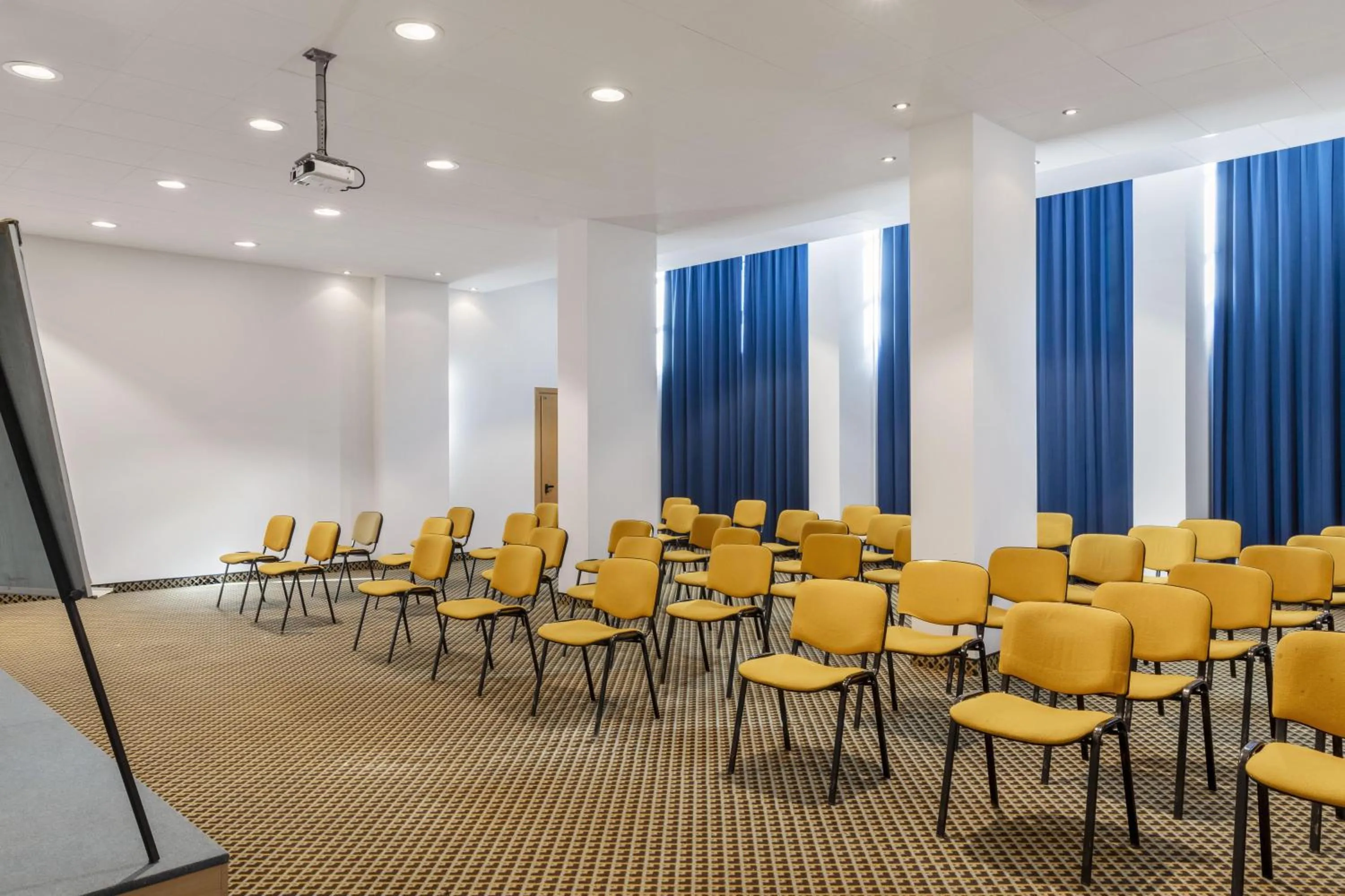 Meeting/conference room in B&B HOTEL Cuneo Cristal