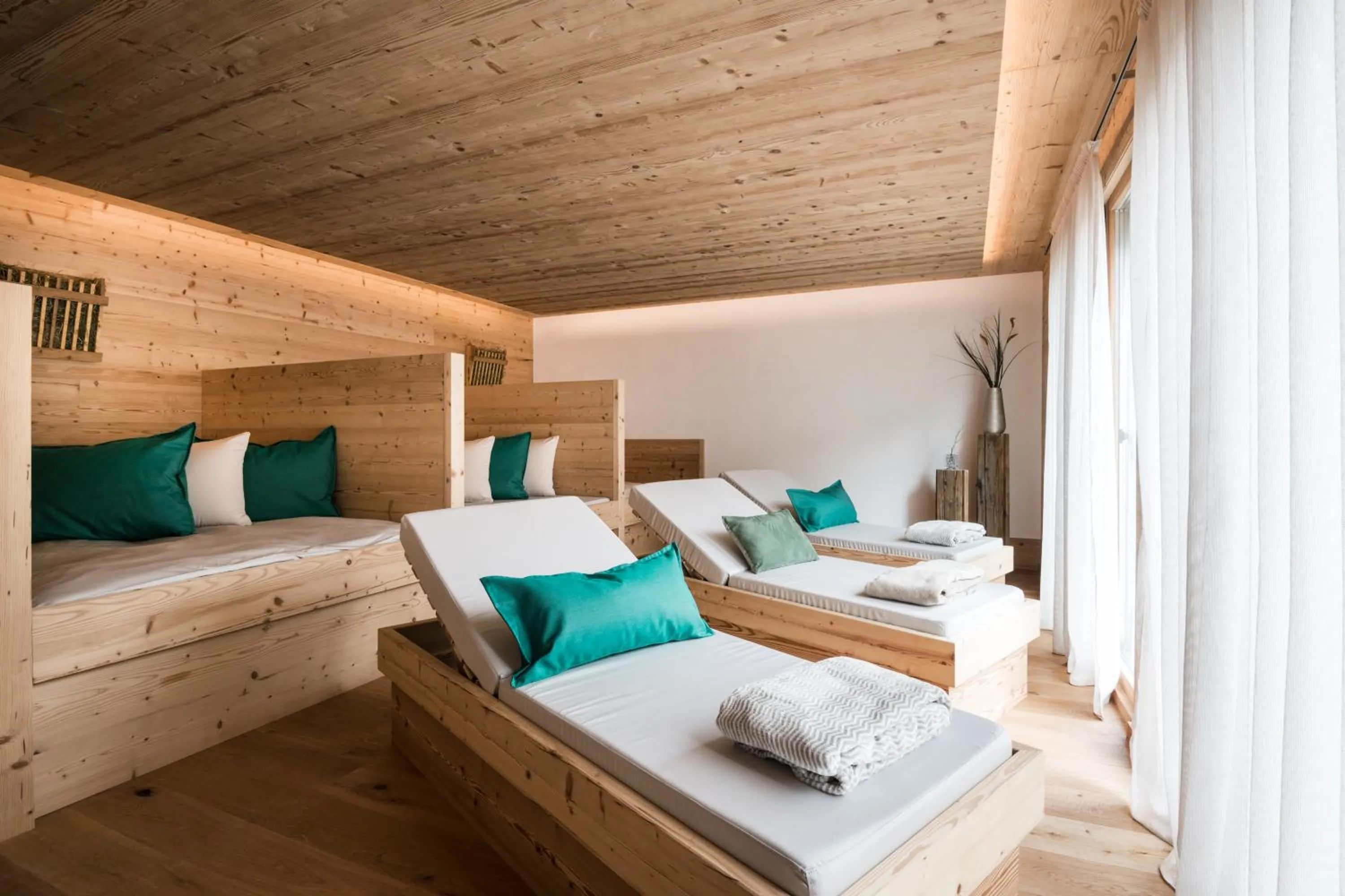 Bed in Les Dolomites Mountain Lodges