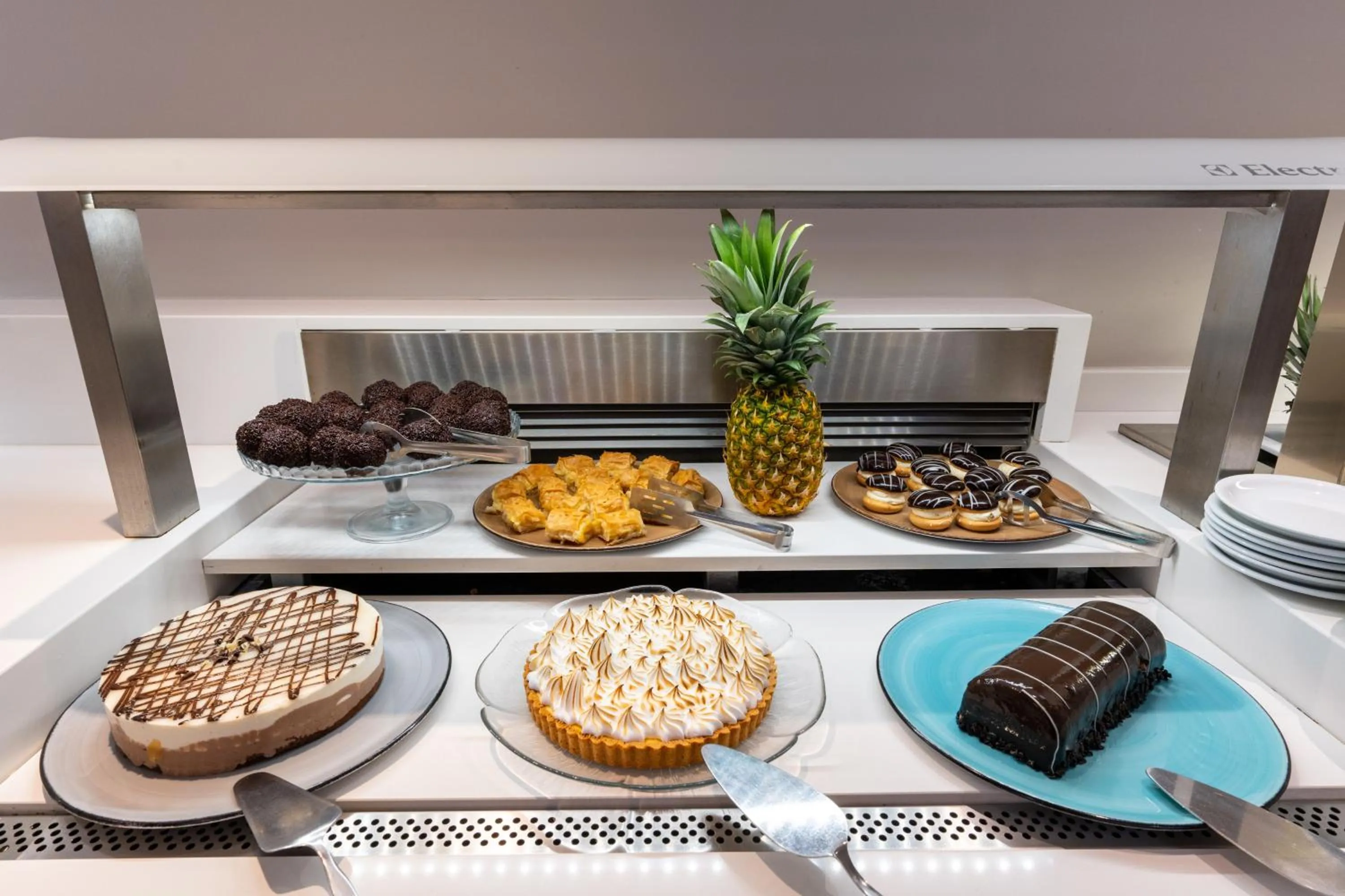 Food and drinks in Eva Bay Hotel On The Beach - Adults Only