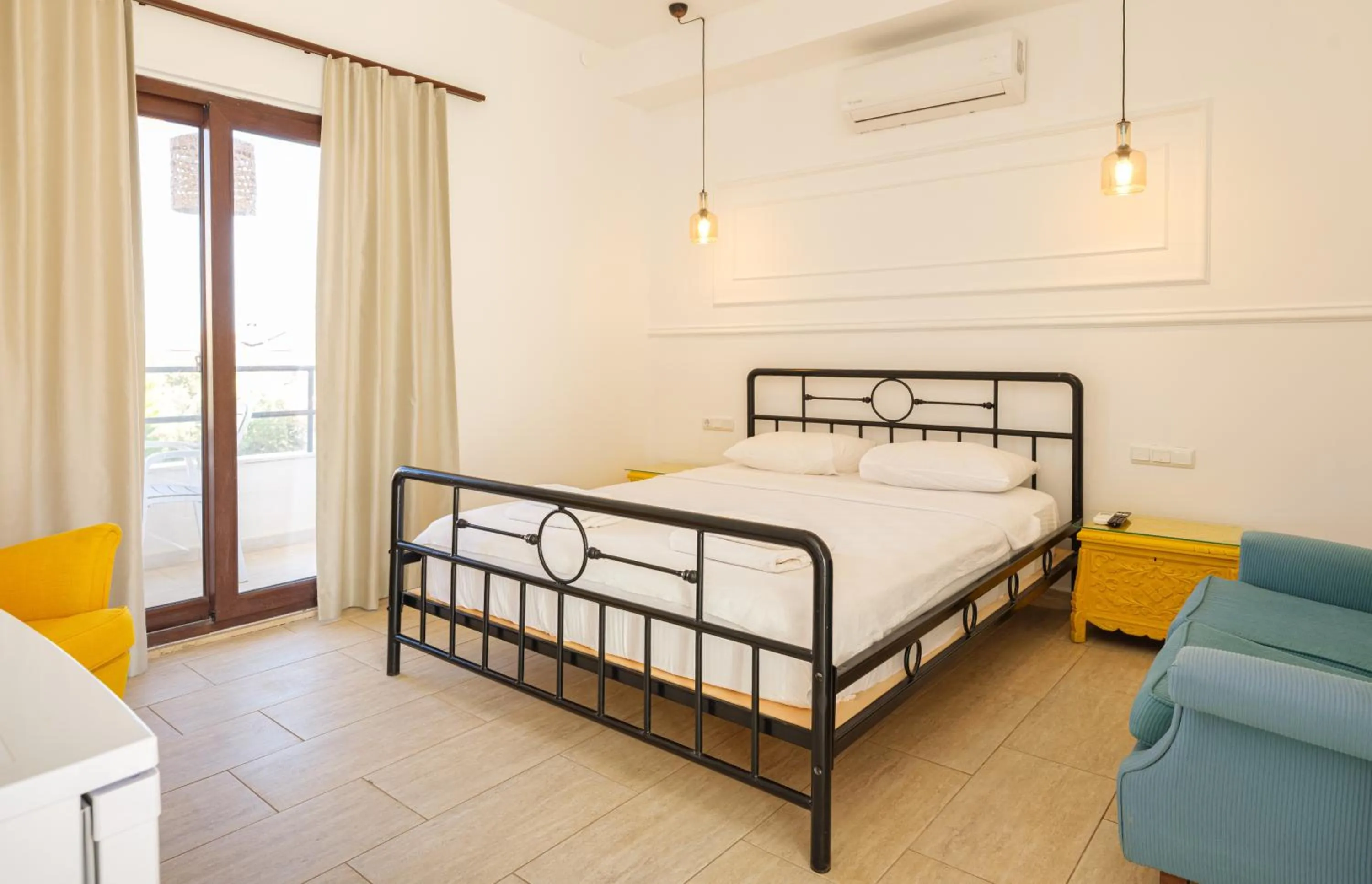 Bed in Sea Garden Kaş Hotel