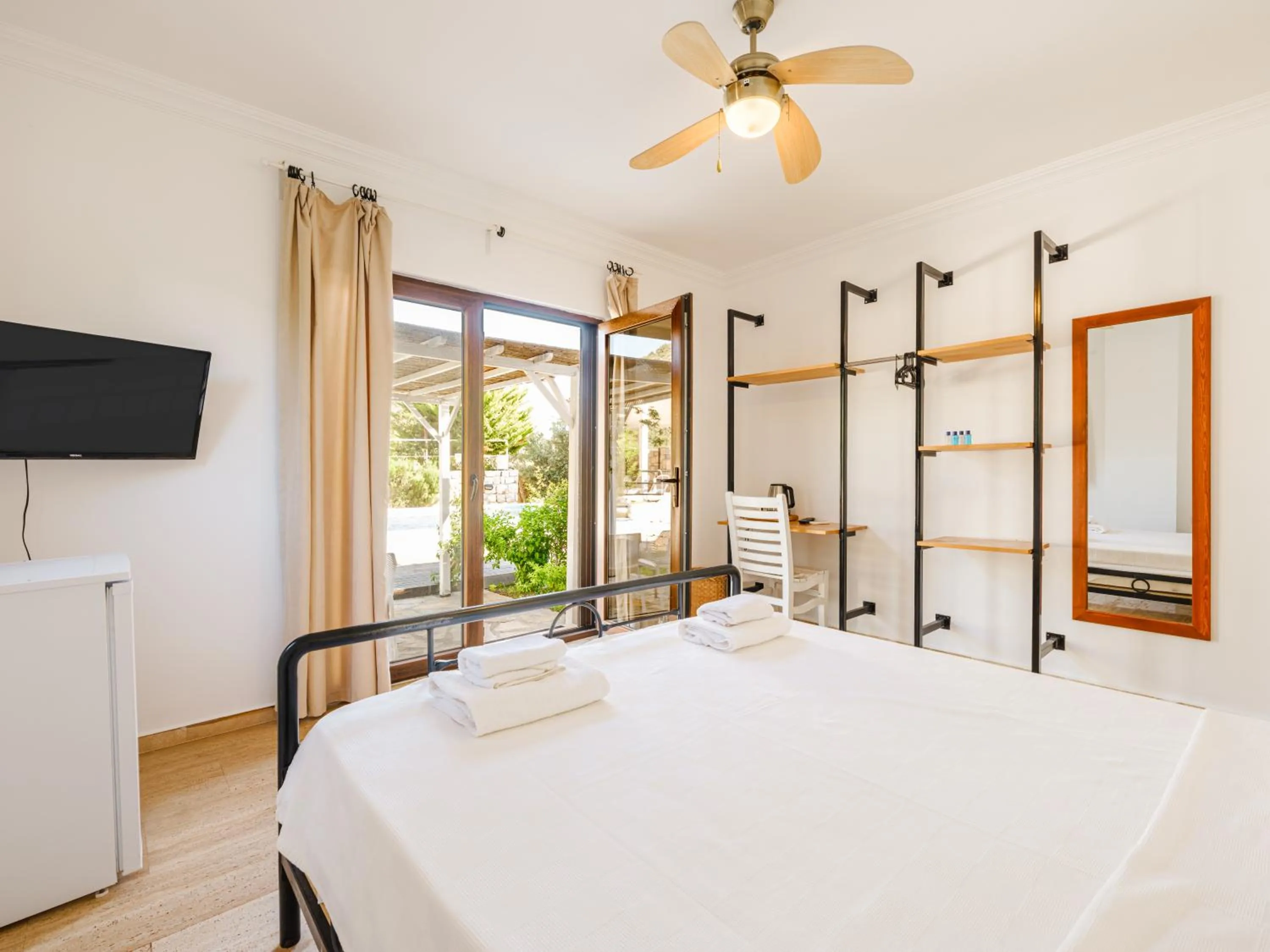 Bed in Sea Garden Kaş Hotel