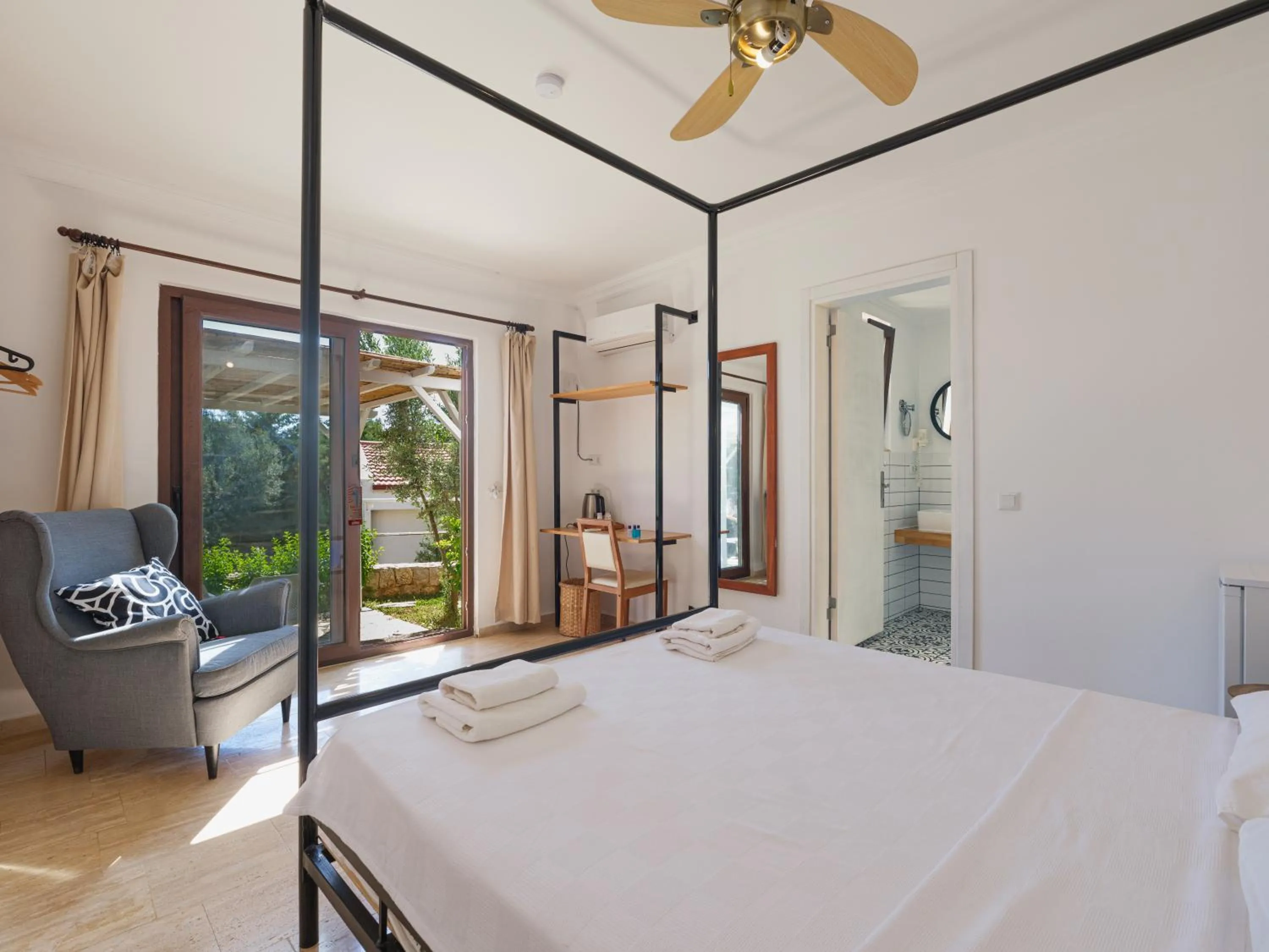 Bed in Sea Garden Kaş Hotel