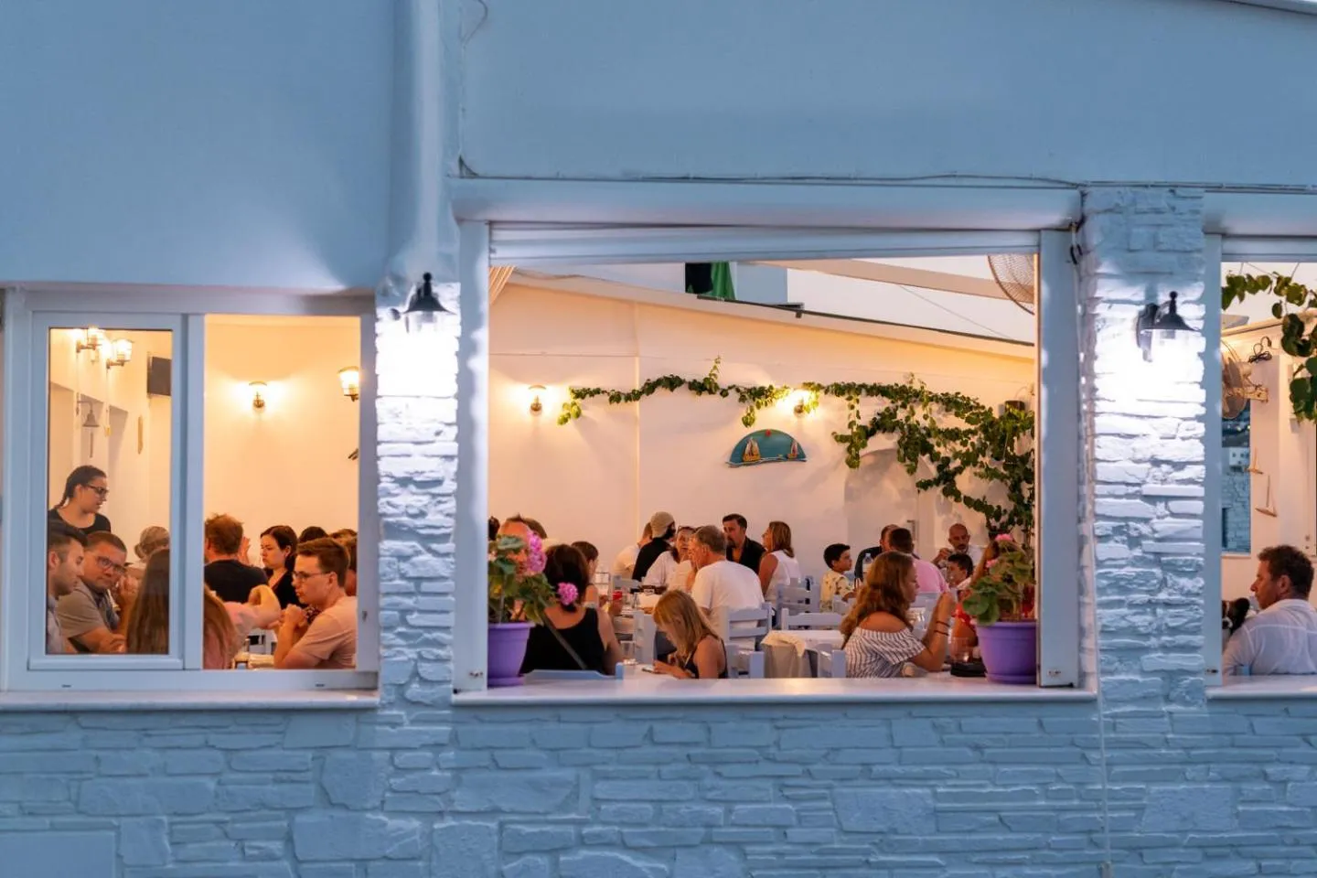 Restaurant/places to eat in Pavlos Place