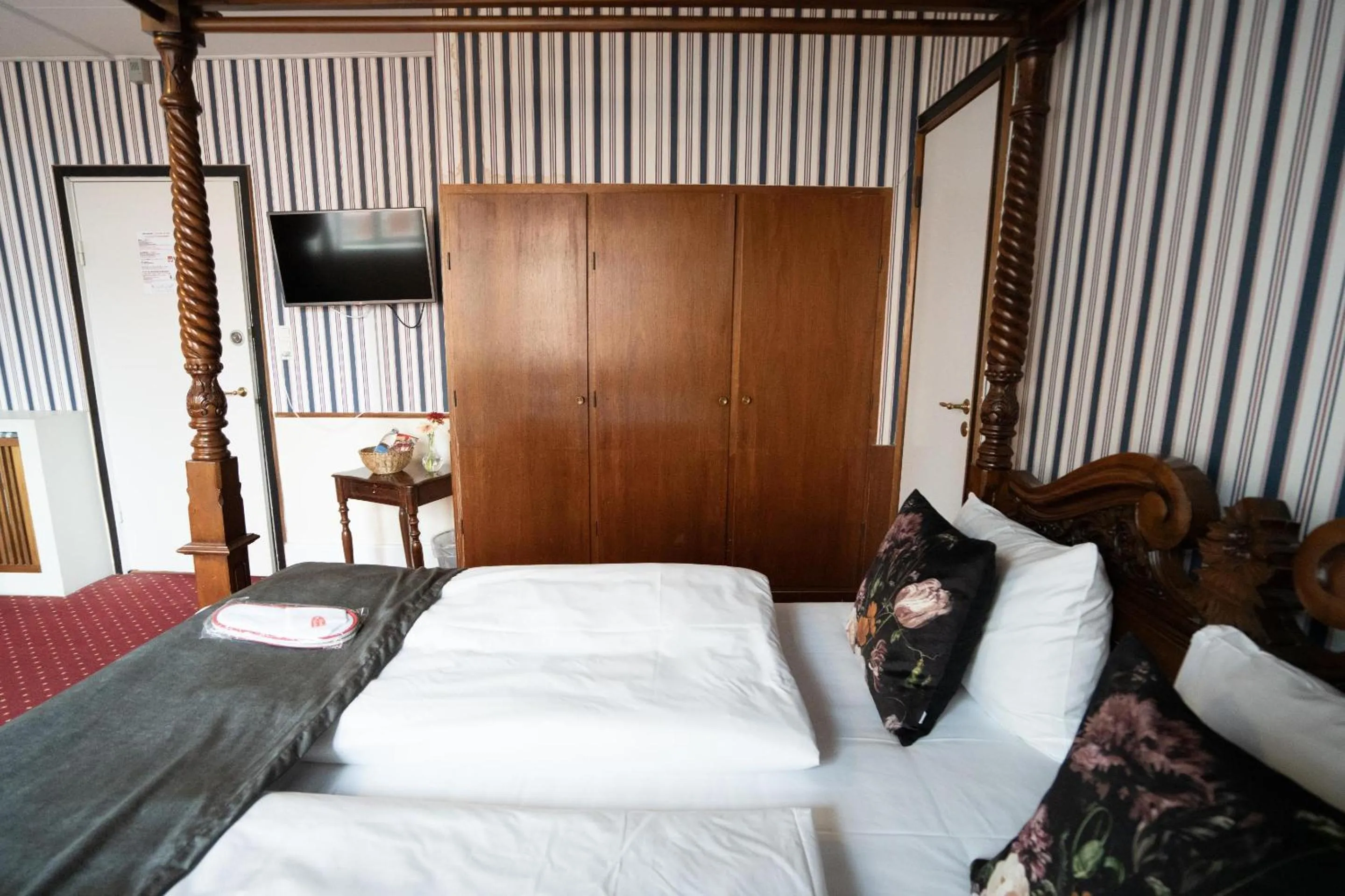 Bed in Hotel Vinhuset