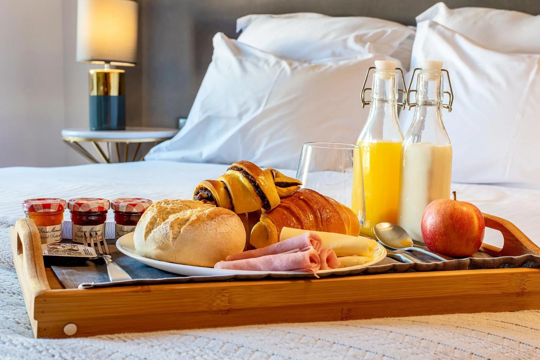 Food, Bed in Wake Up Famalicão