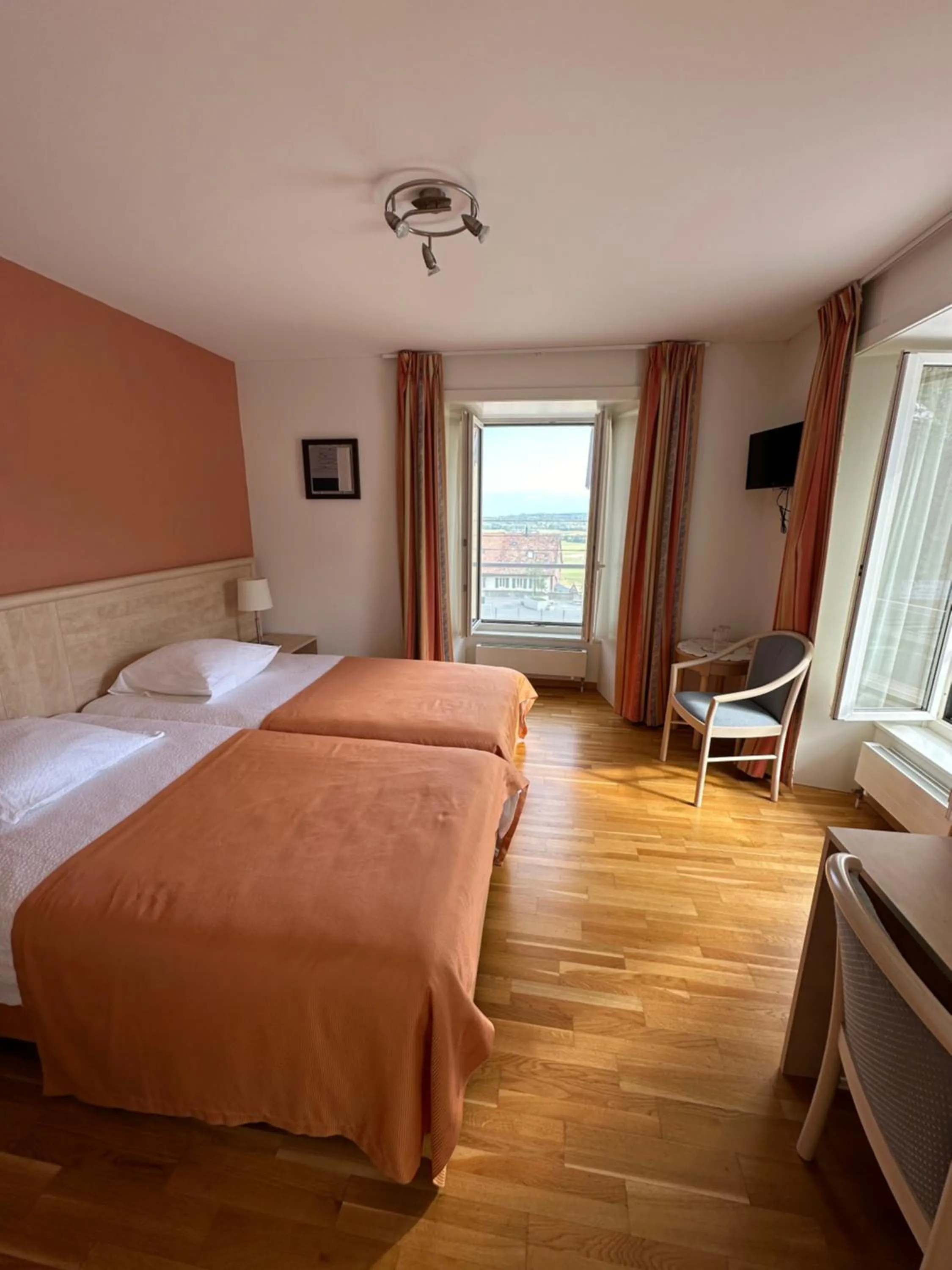 Photo of the whole room, Bed in Auberge Aux Deux Sapins