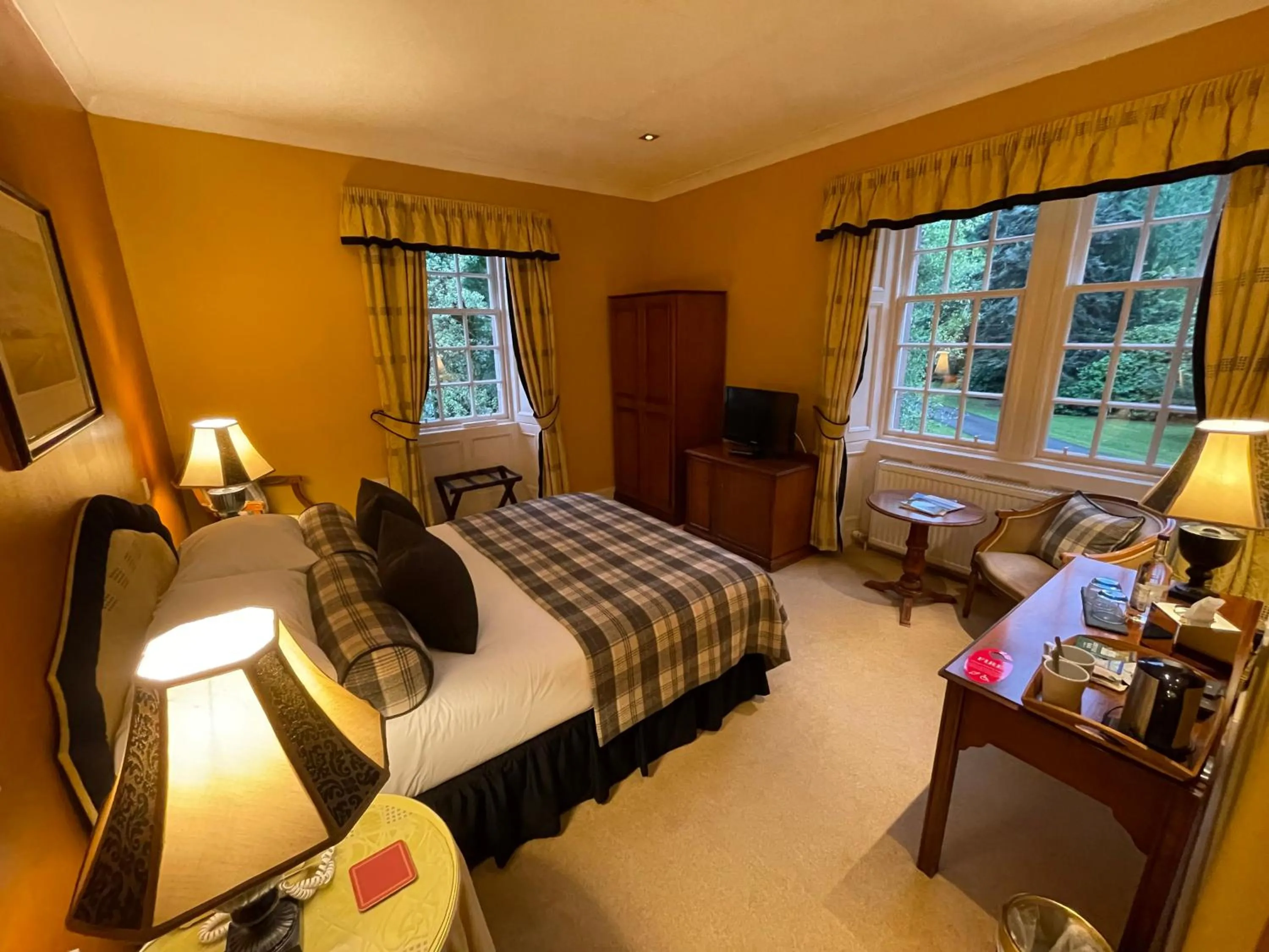 View (from property/room), Bed in Bunchrew House Hotel