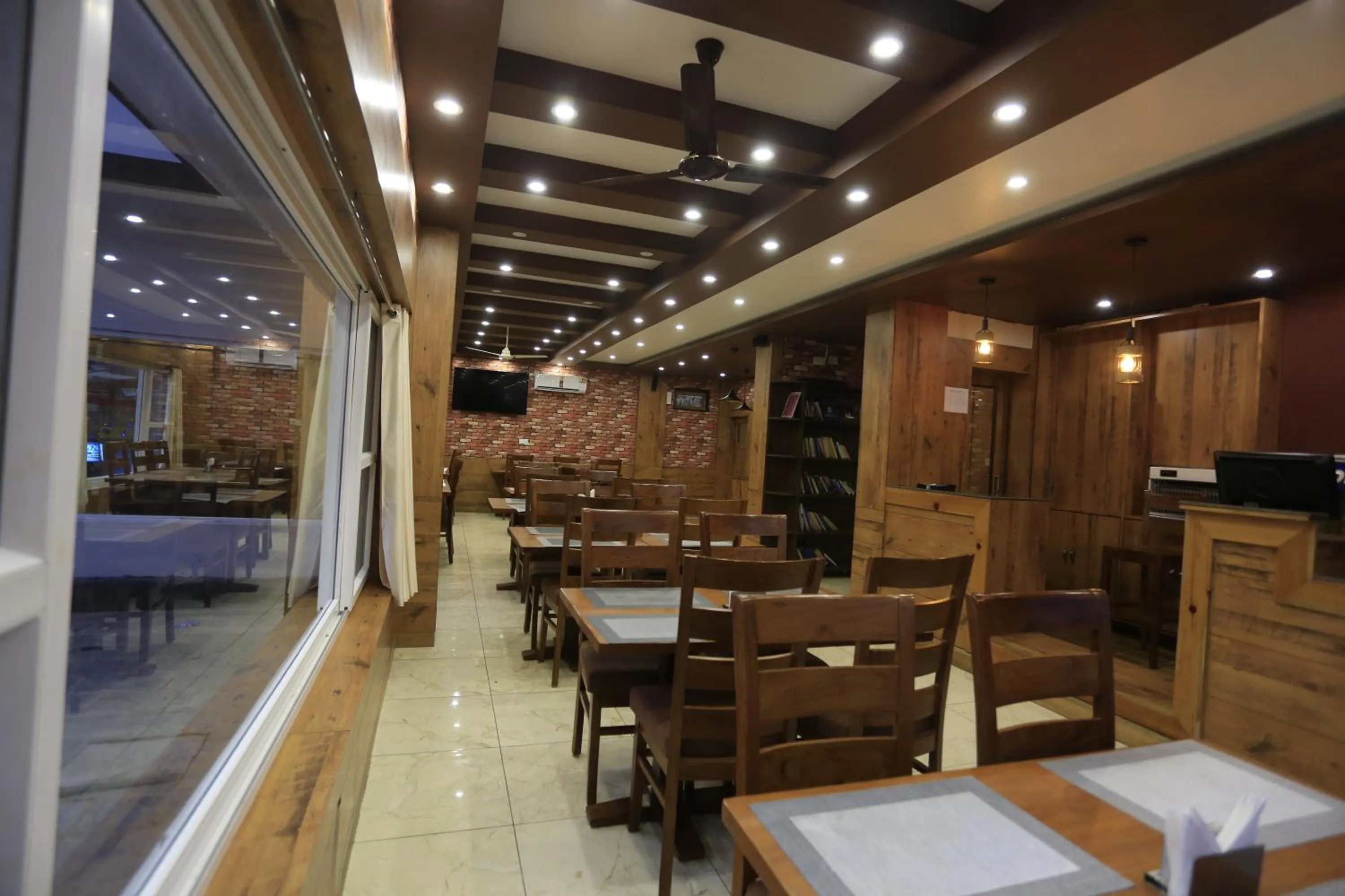 Restaurant/places to eat in Hotel Buddha House Himalayan Brothers