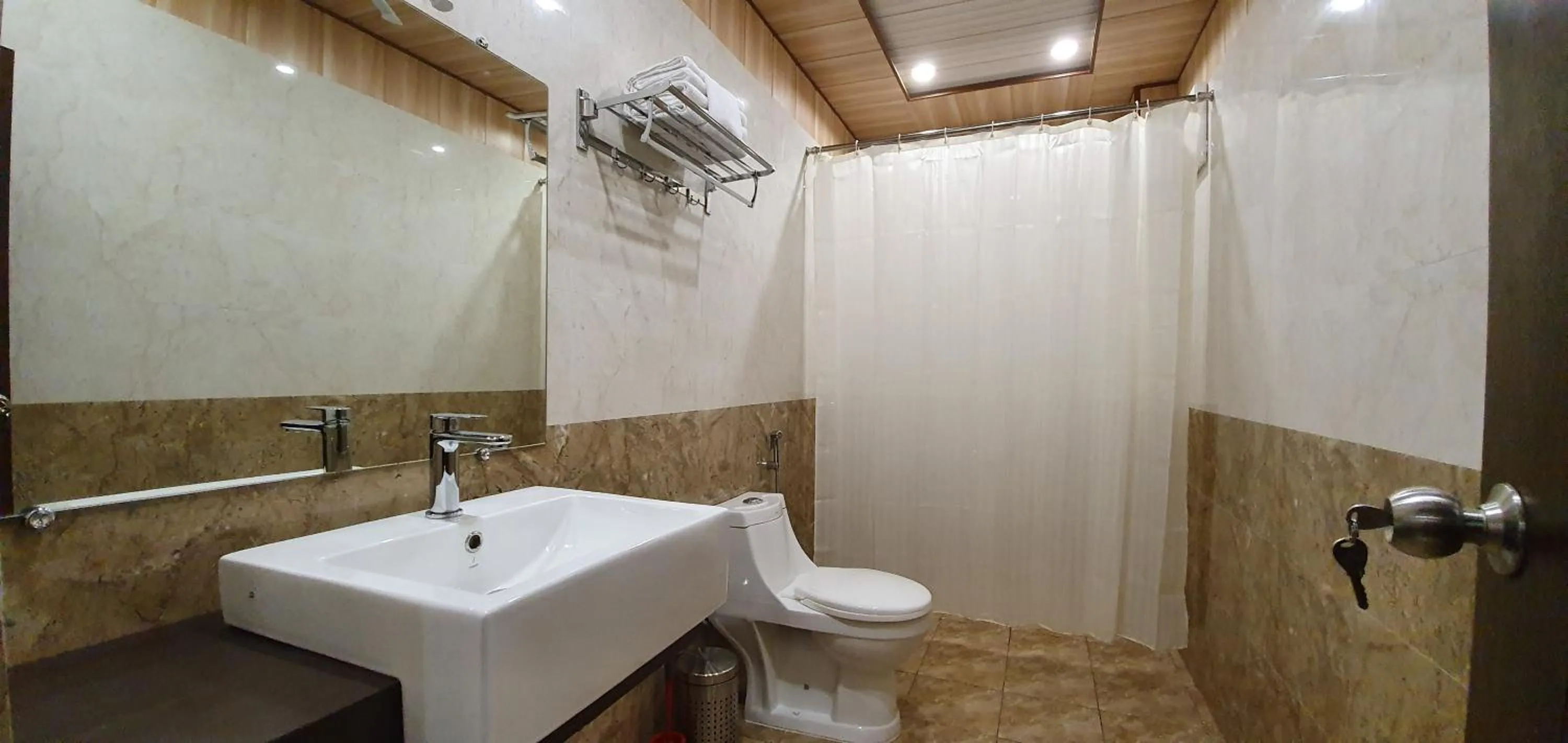 Bathroom in Hotel Buddha House Himalayan Brothers